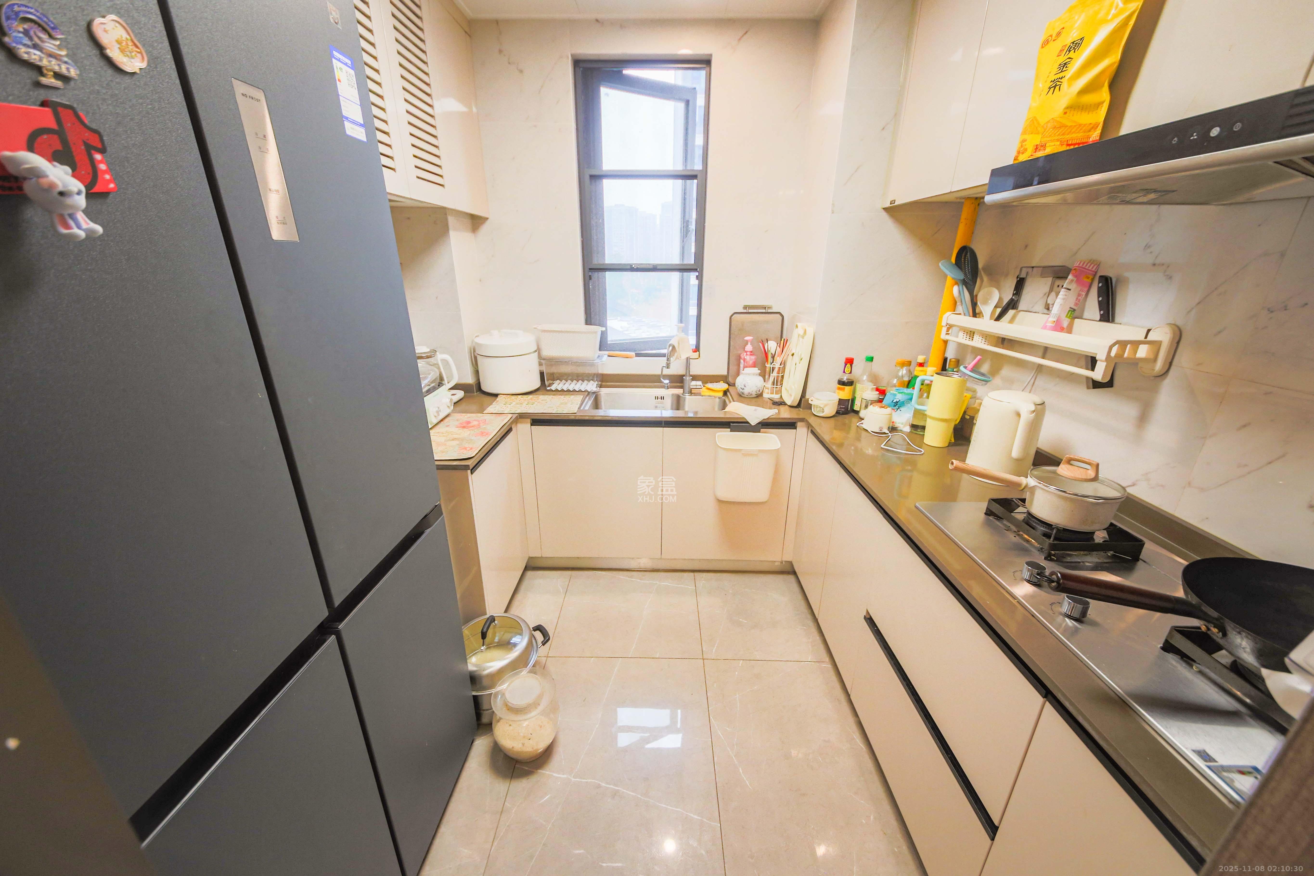 龙湖春江天曜一期 4室2厅2卫 220.0万 龙湖春江天曜一期 4室2厅2卫 220.0万厨房