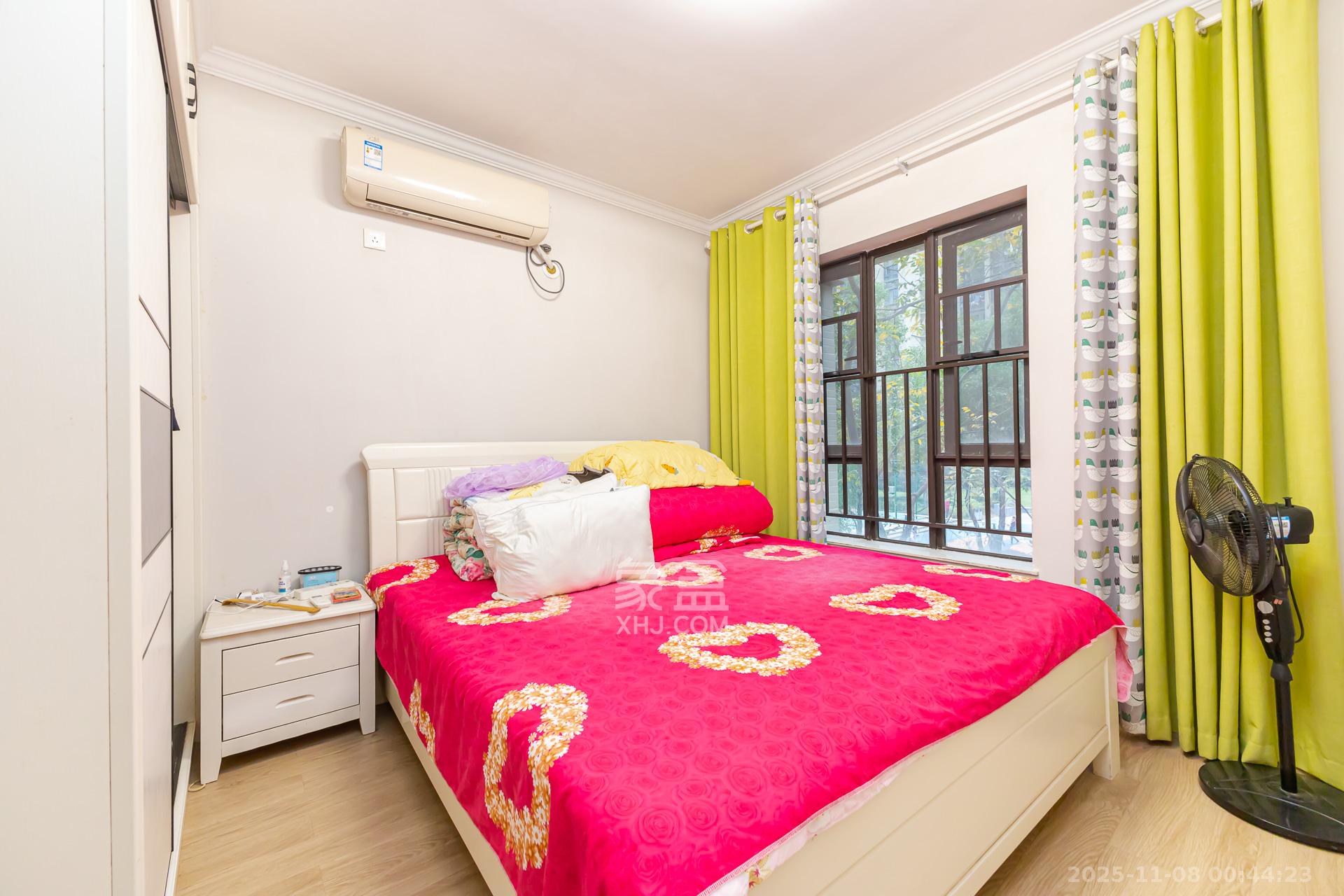 时代倾城二期 4室2厅2卫 78.0万 时代倾城二期 4室2厅2卫 78.0万卧室