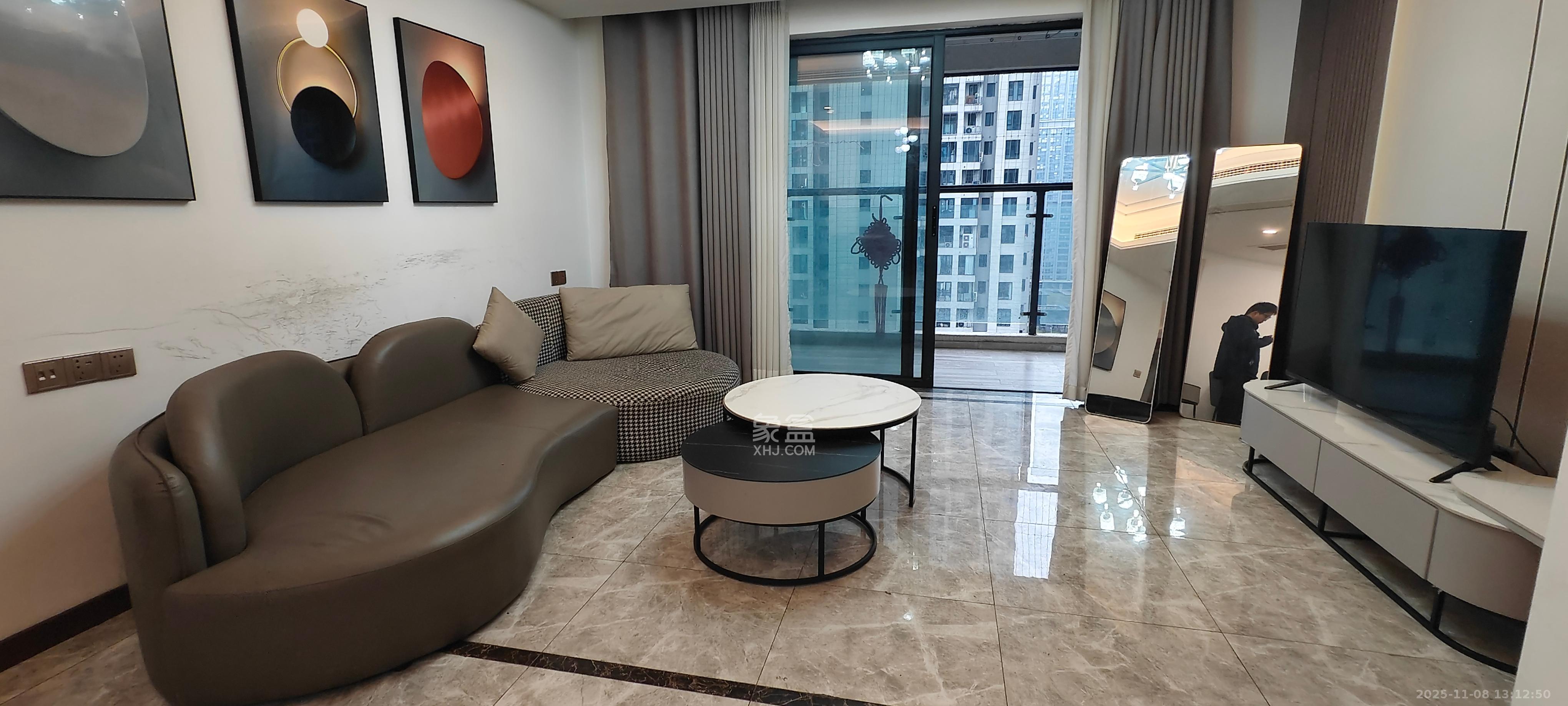 绿地长沙城际空间站（绿地新里佳苑）  5室2厅2卫    4500.0元/月