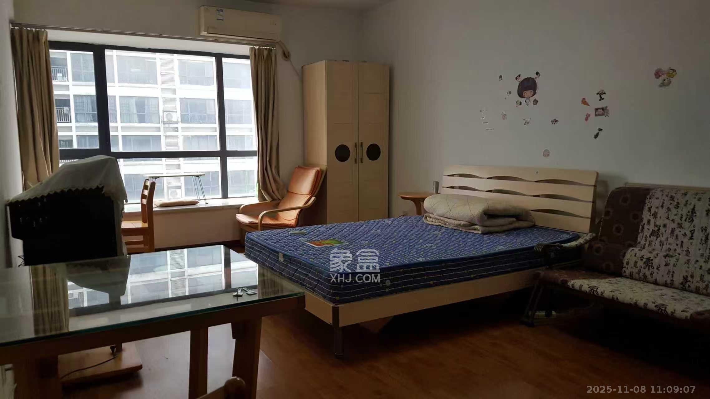 三万英尺  1室1厅1卫    1700.0元/月