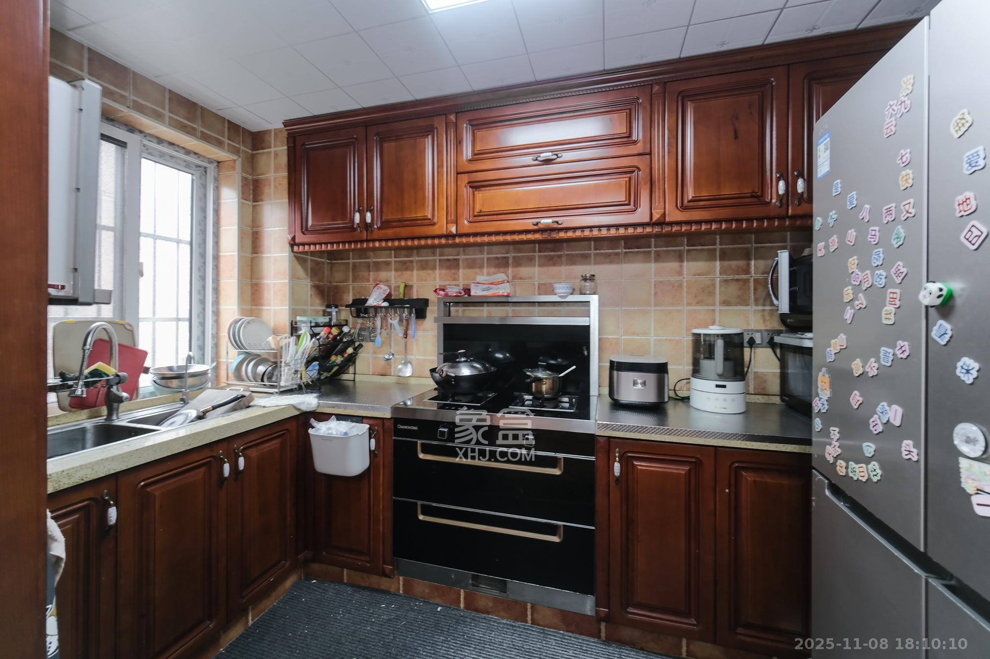 山水湾  3室2厅2卫    70.0万厨房