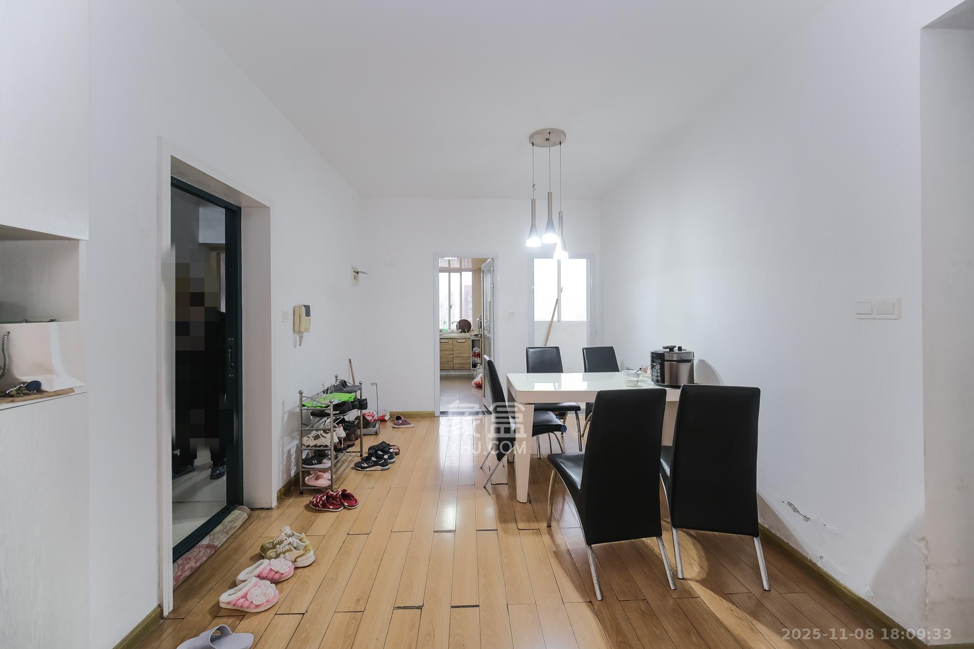 红树湾  3室2厅2卫    64.0万客厅