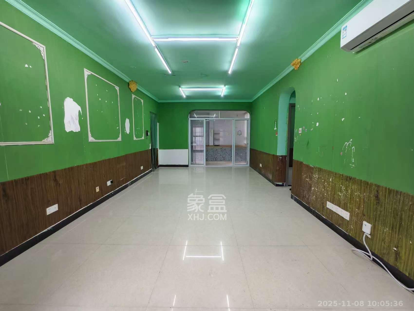 华城广场  3室2厅1卫    2950.0元/月