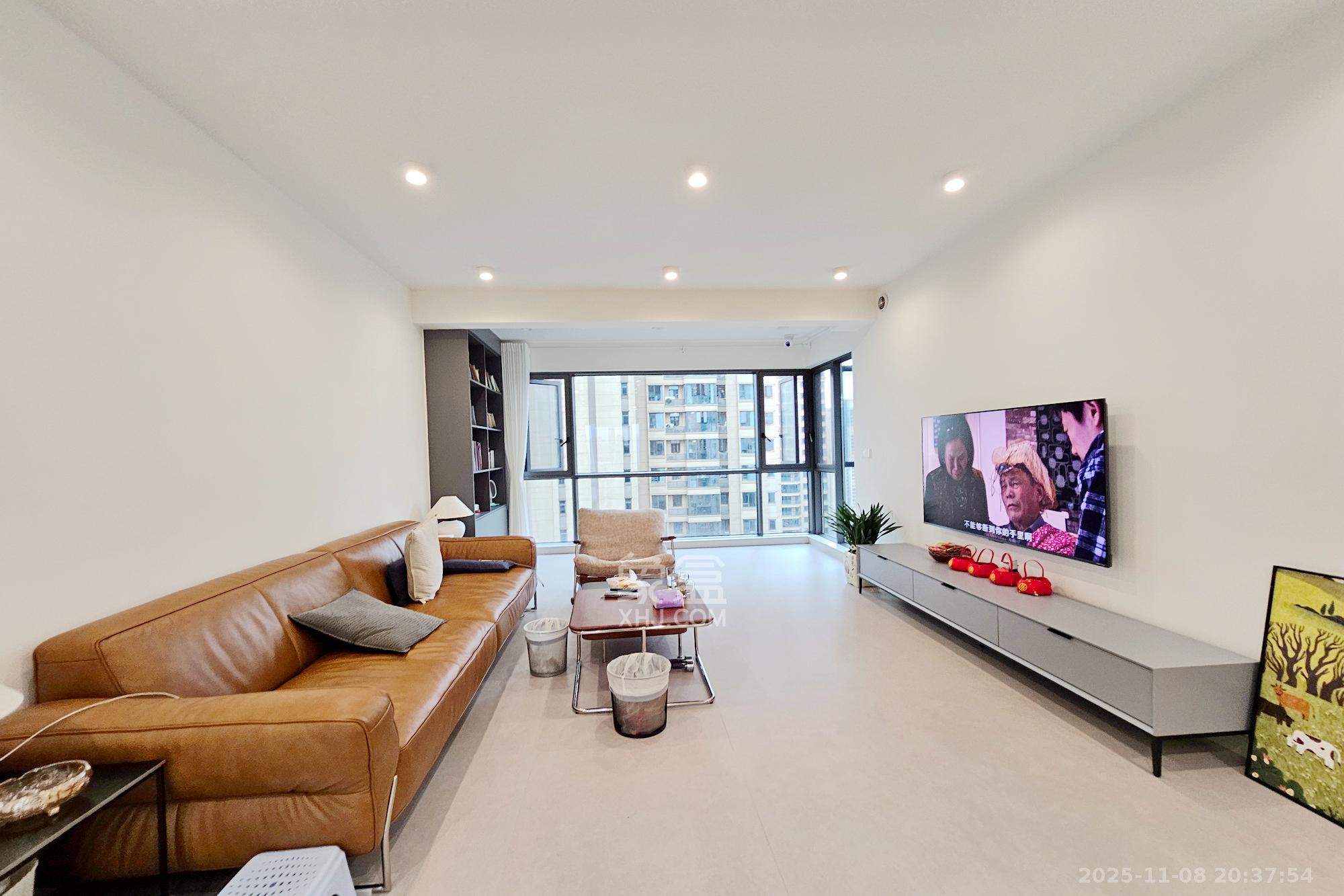 长房东旭国际 4室2厅2卫 198.0万 长房东旭国际 4室2厅2卫 198.0万客厅