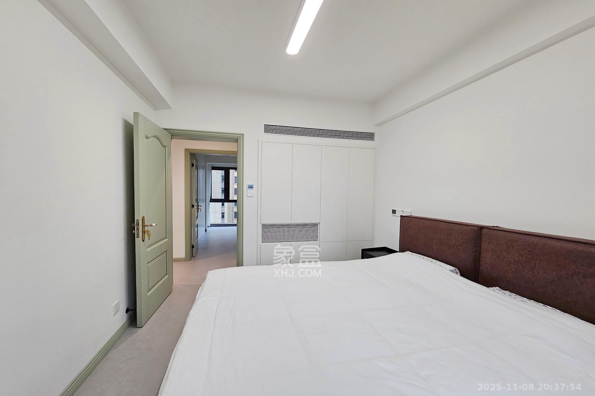 长房东旭国际  4室2厅2卫    198.0万卧室