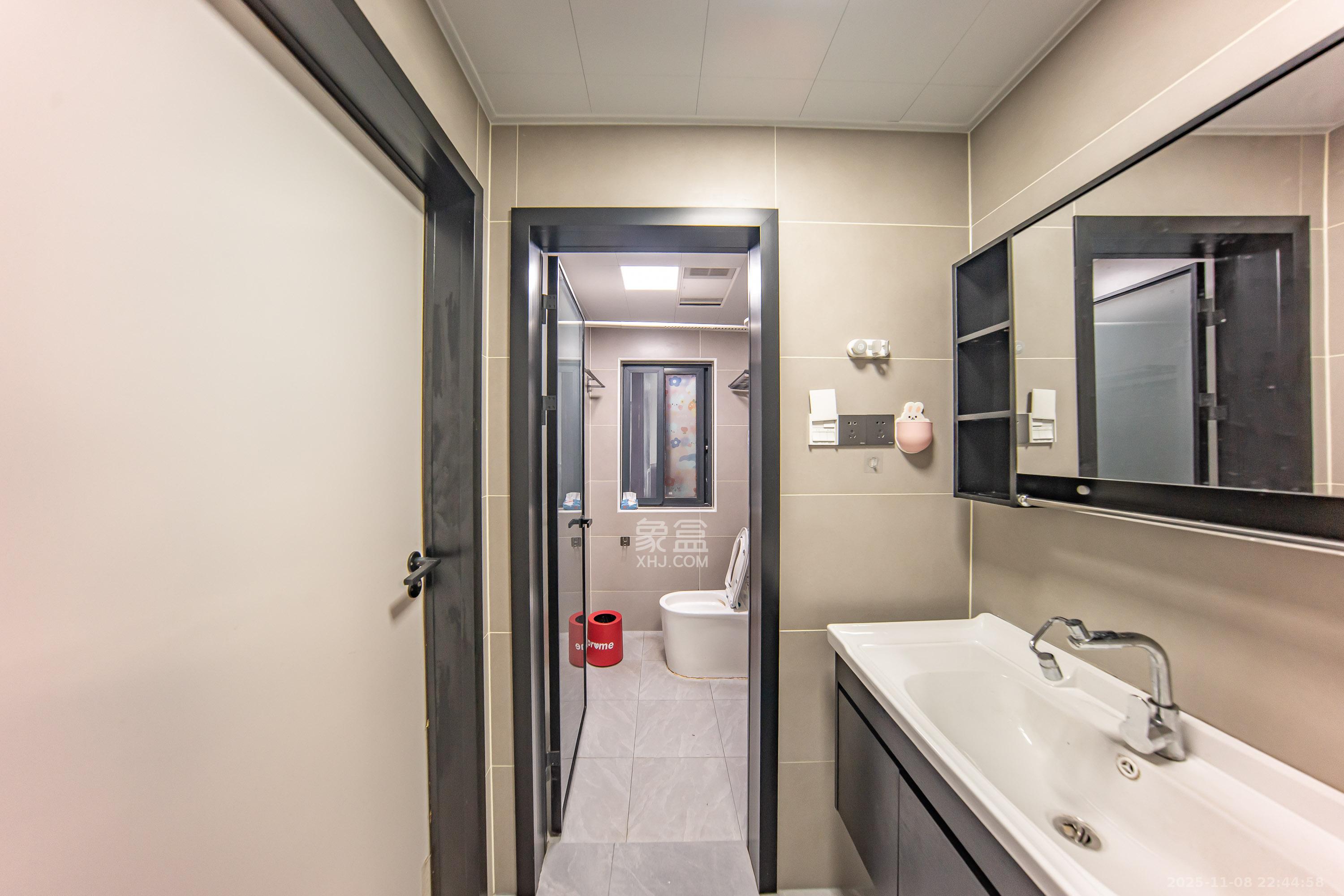 蔷薇国际 3室1厅1卫 70.0万 蔷薇国际 3室1厅1卫 70.0万卫生间