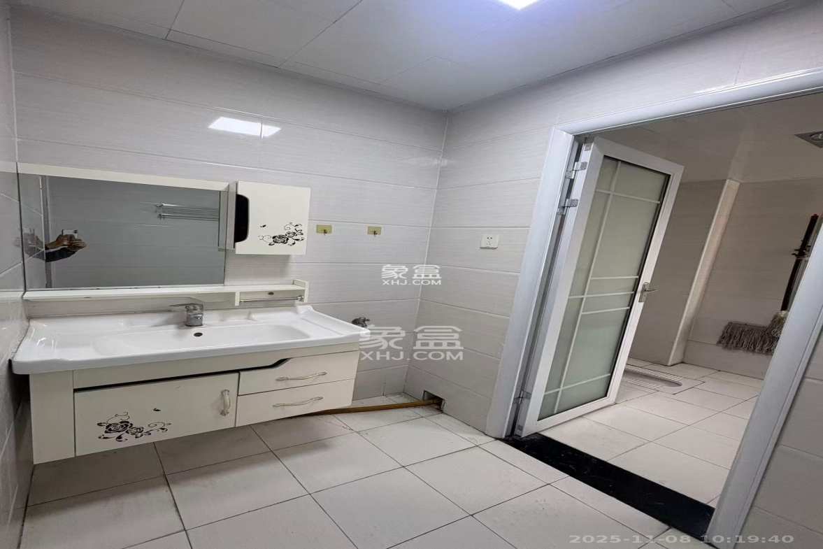 和泓梅溪四季 3室2厅2卫 2300.0元/月 和泓梅溪四季 3室2厅2卫 2300.0元/月室内图