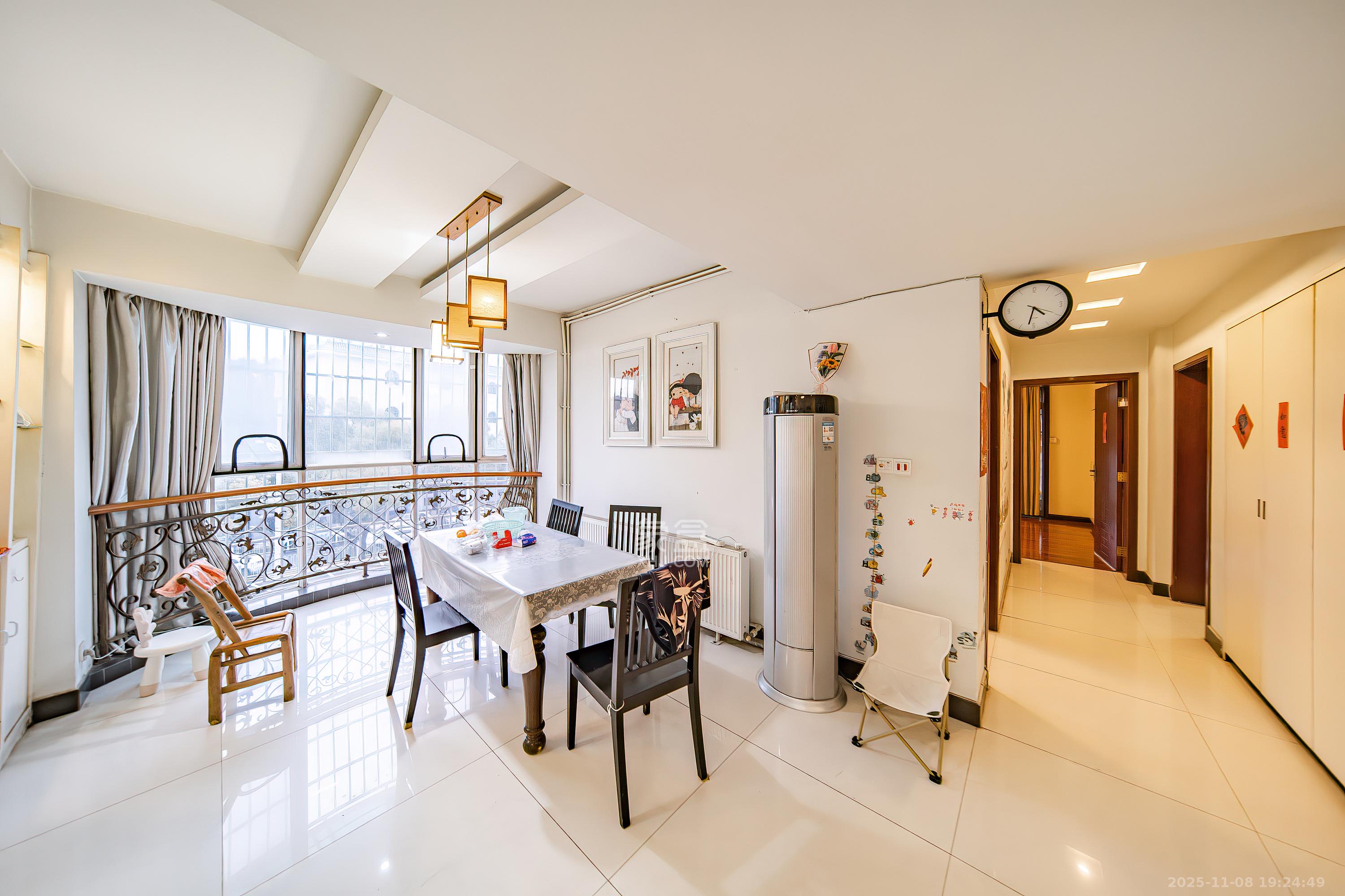 四季阳光花城  3室2厅2卫    180.0万其他