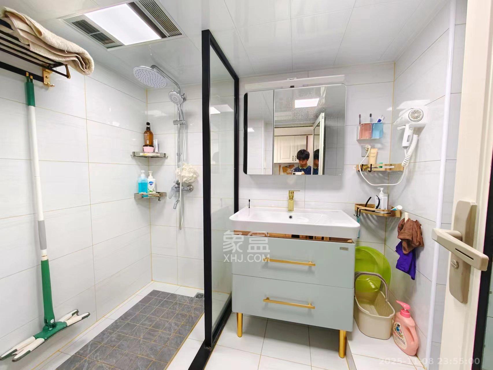 藏珑湖上公馆  1室0厅0卫    2500.0元/月