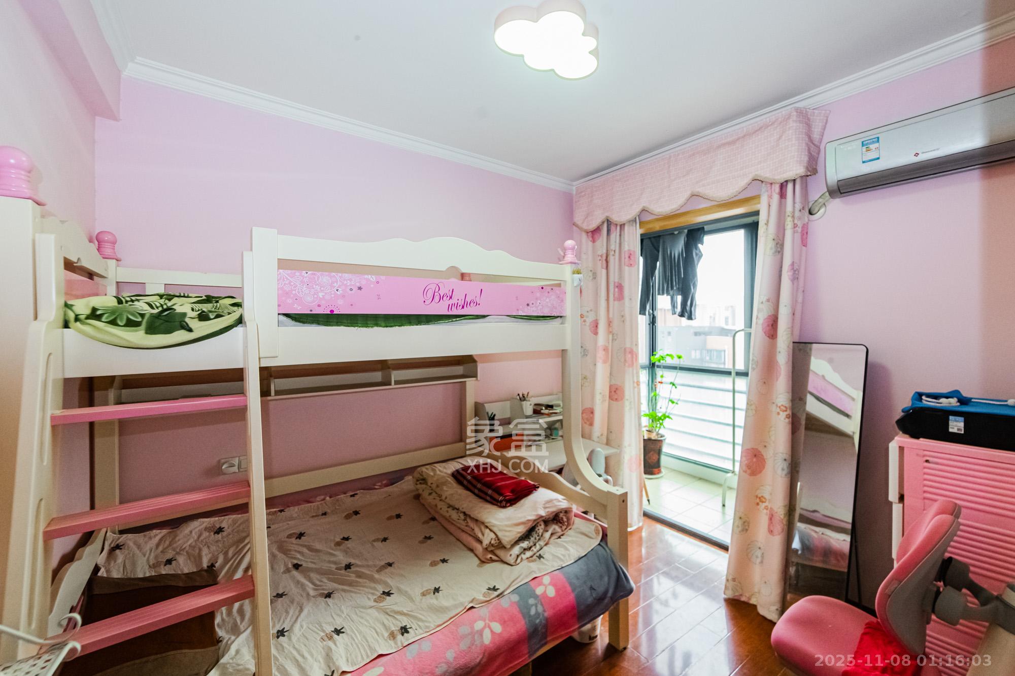 滨江君悦香邸  4室2厅2卫    106.8万卧室