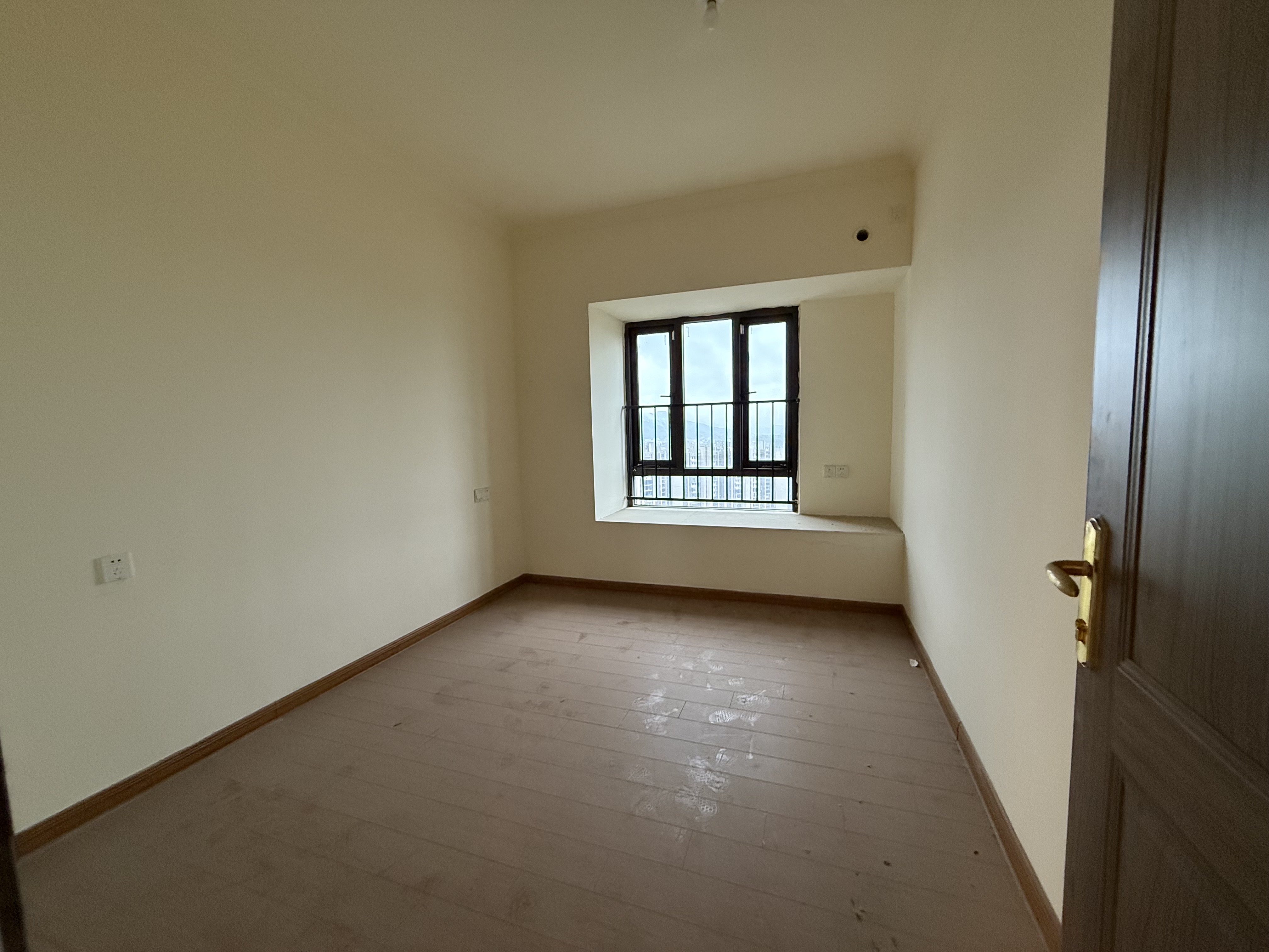 碧桂园豪园 4室2厅2卫 2000.0元/月 碧桂园豪园 4室2厅2卫 2000.0元/月室内图