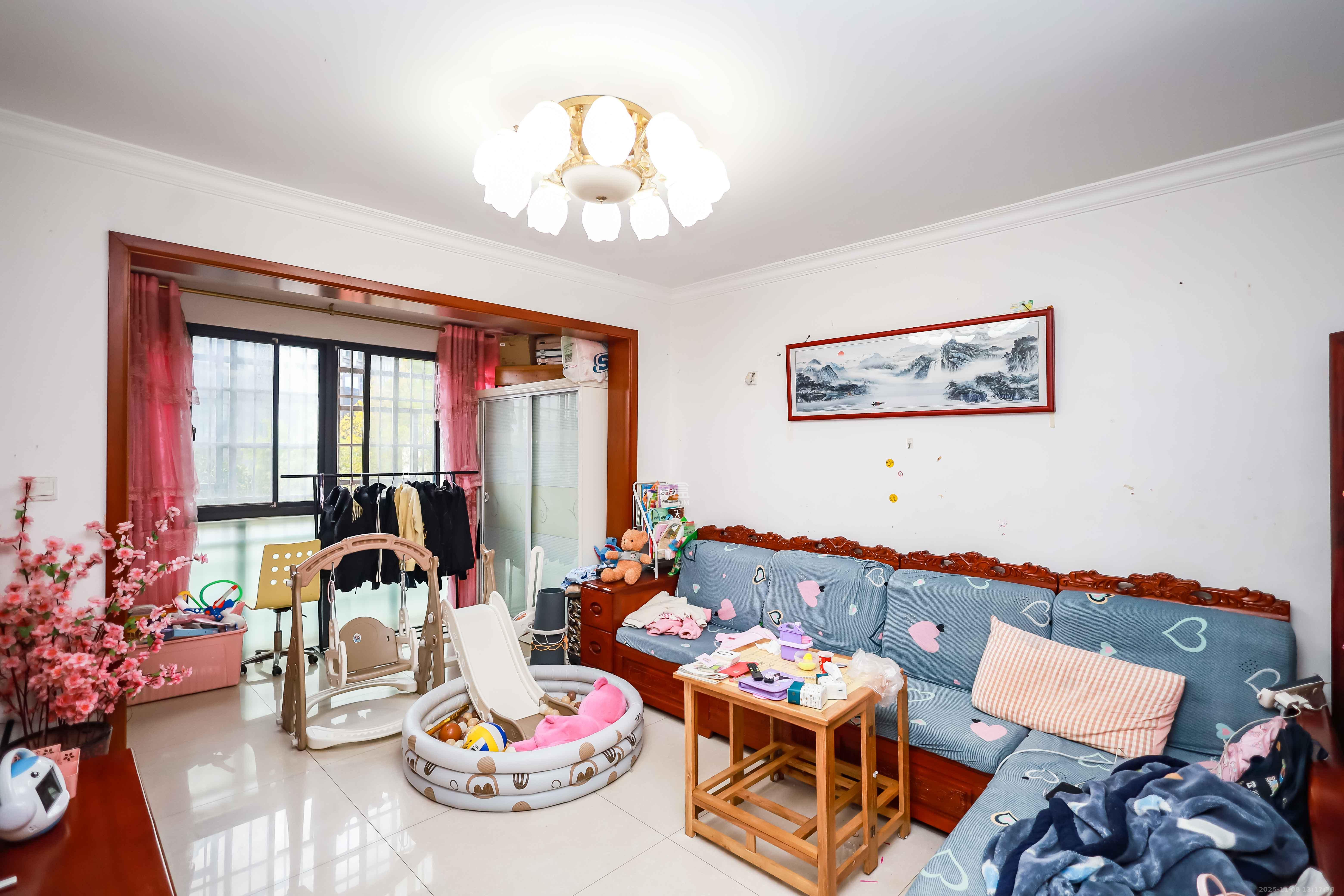 金科东方大院三四期 2室1厅1卫 58.0万 金科东方大院三四期 2室1厅1卫 58.0万客厅