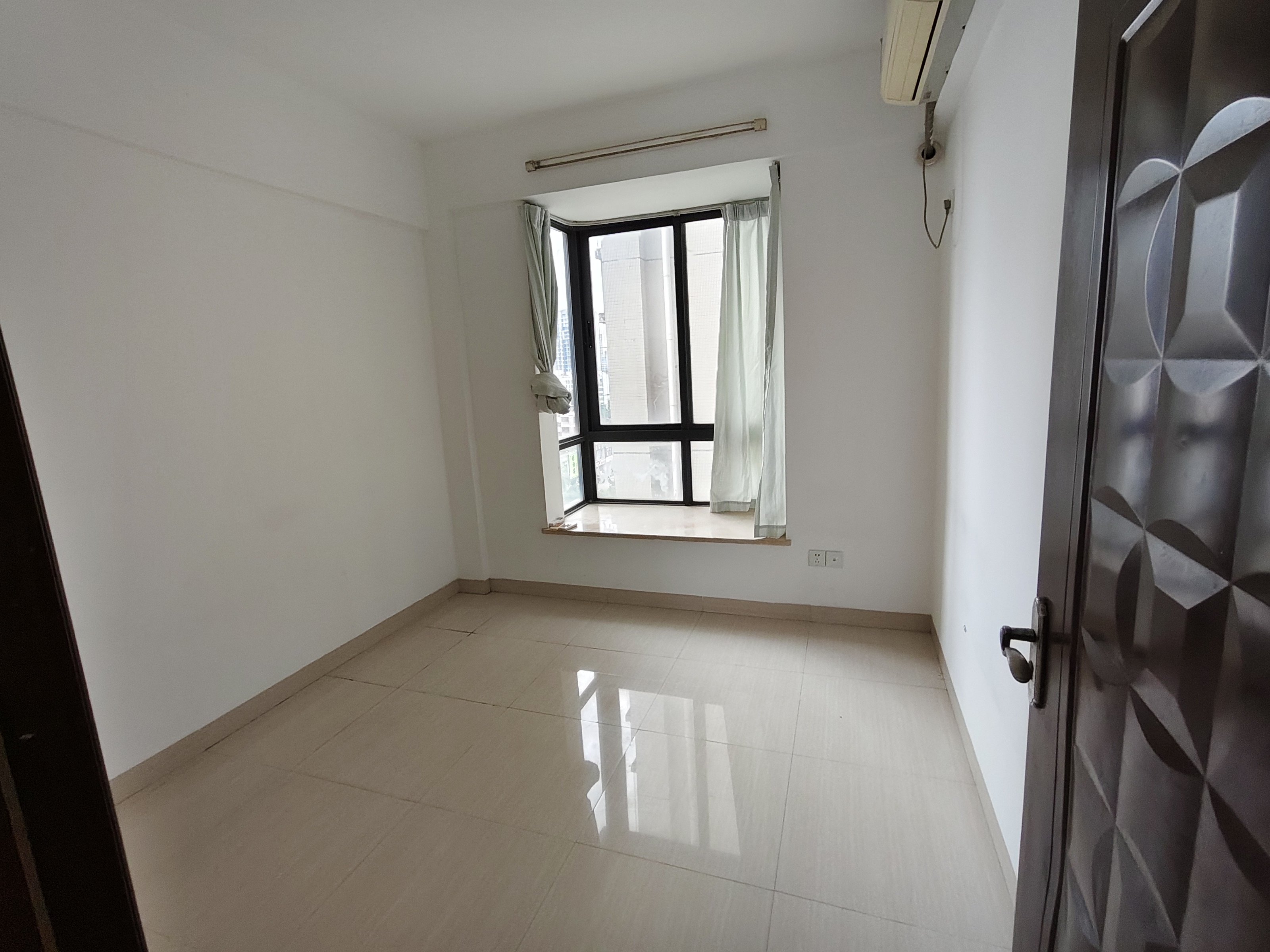 西岭华庭 3室2厅2卫 3000.0元/月 西岭华庭 3室2厅2卫 3000.0元/月室内图