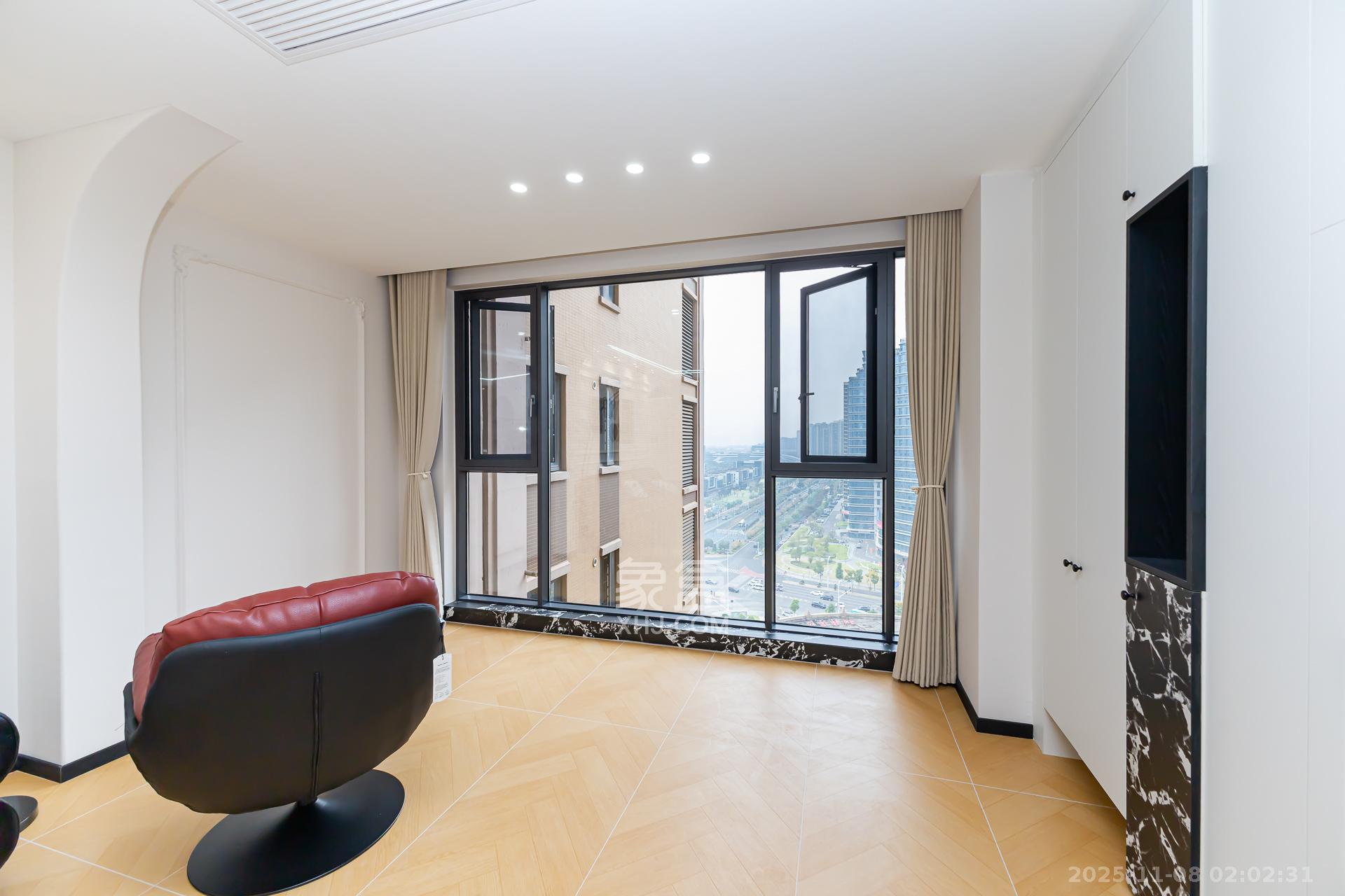 长燃新奥佳园 4室2厅2卫 119.0万 长燃新奥佳园 4室2厅2卫 119.0万阳台