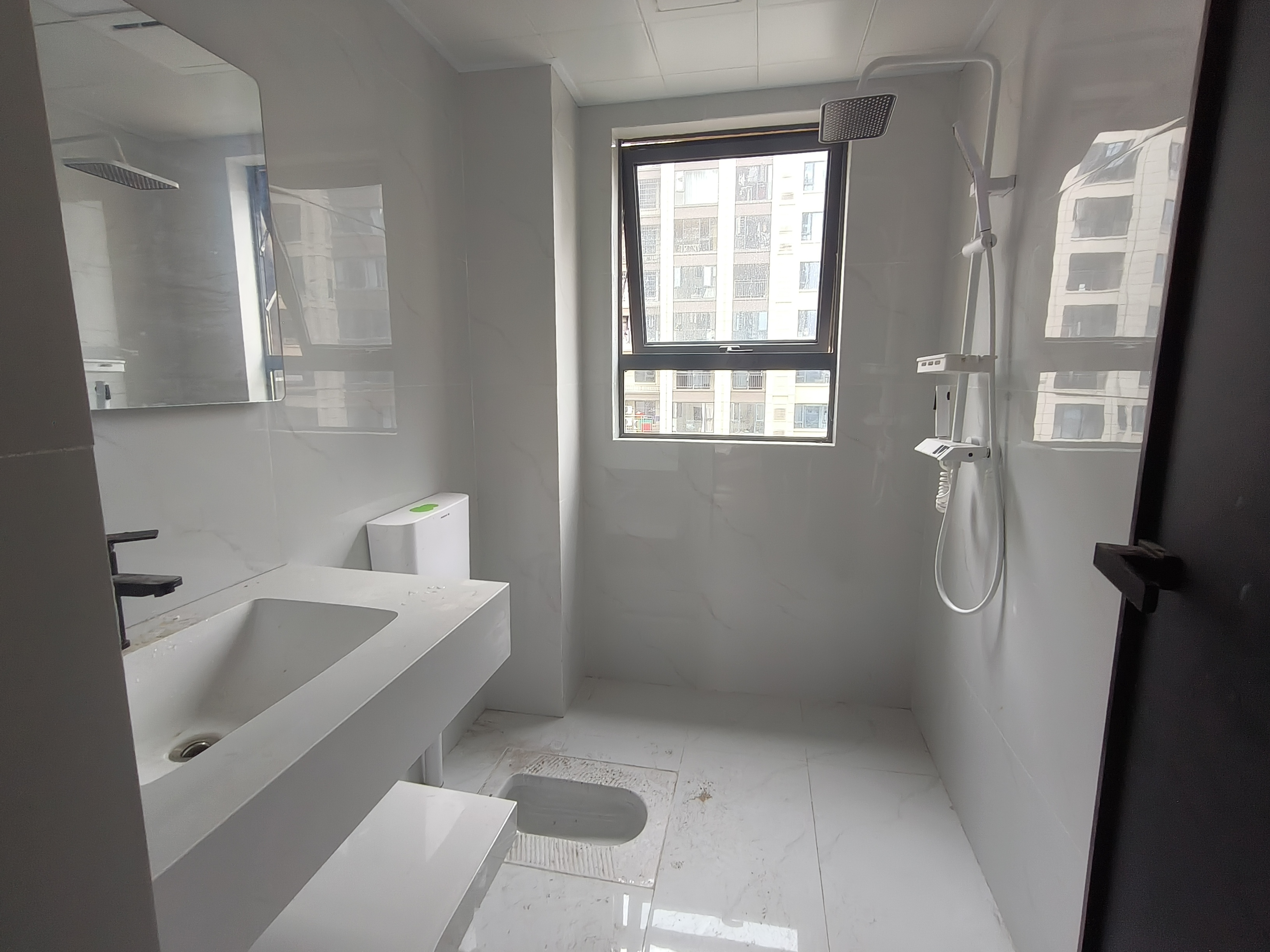 荣盛花语书苑 3室2厅2卫 2200.0元/月 荣盛花语书苑 3室2厅2卫 2200.0元/月室内图