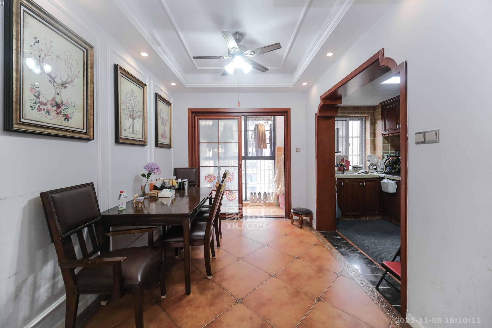 山水湾  3室2厅2卫    70.0万客厅