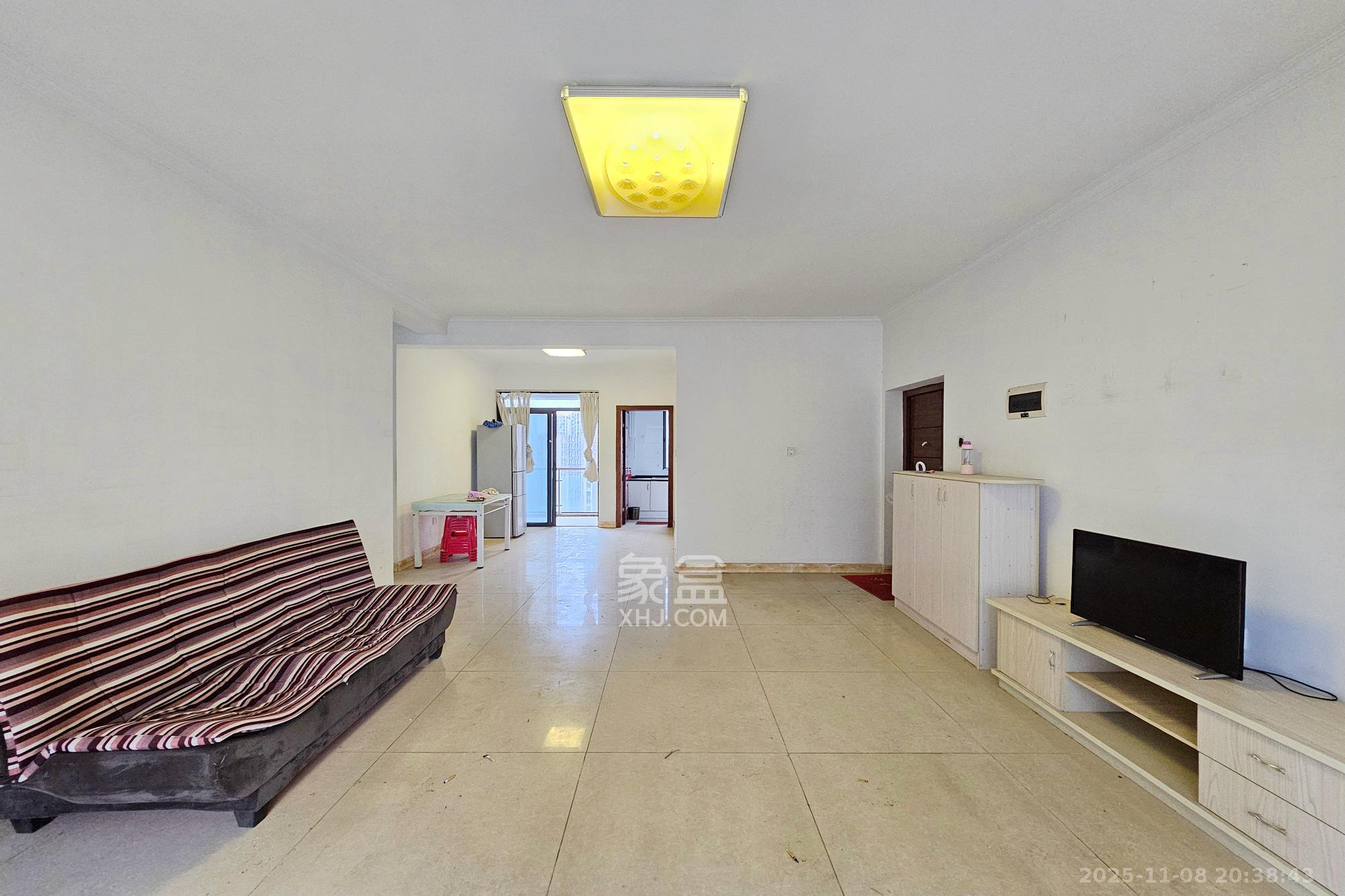 新华都万家城  3室2厅2卫    110.0万客厅