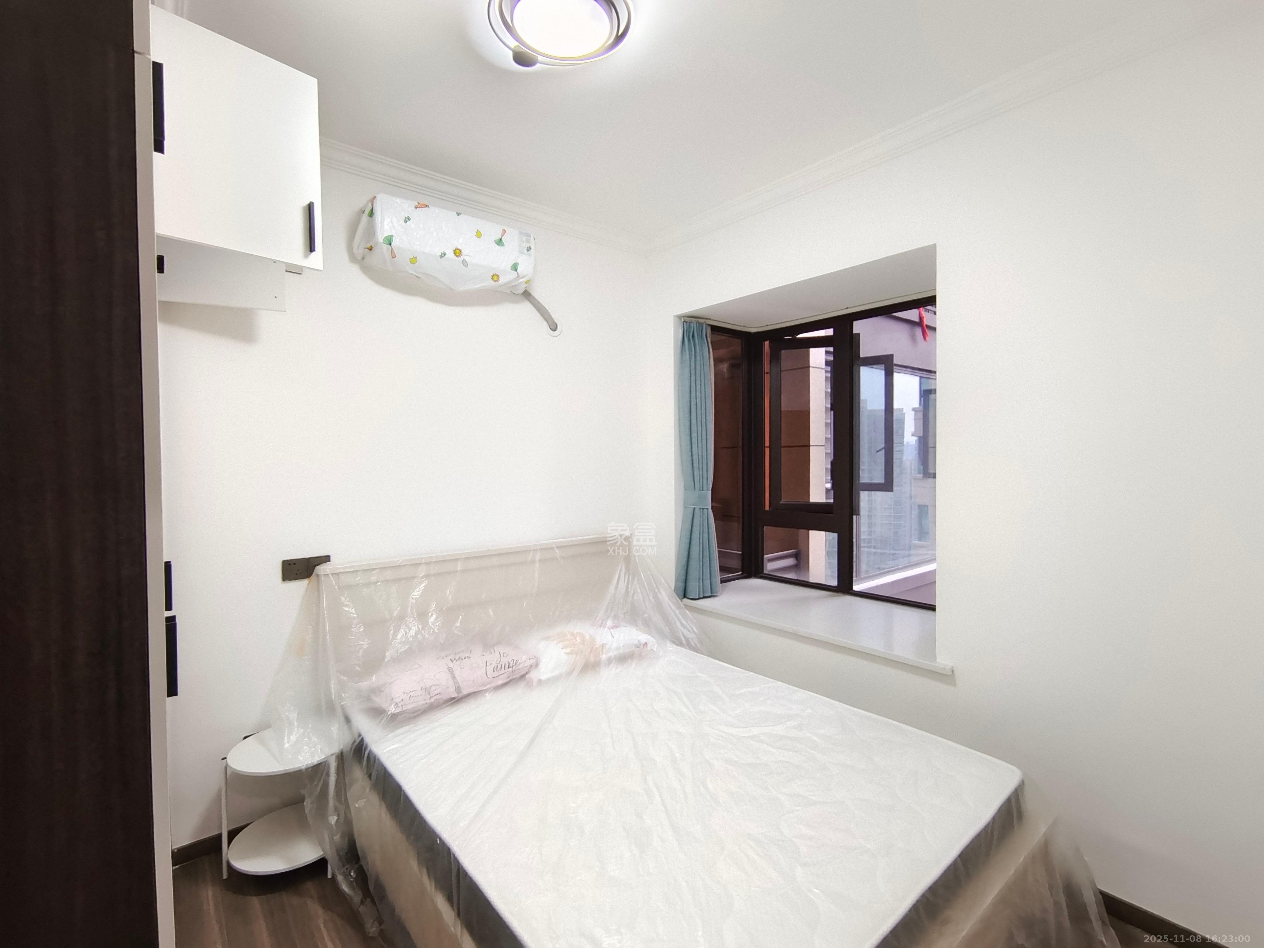 保利大都汇一期、二期  3室2厅1卫    3300.0元/月室内图