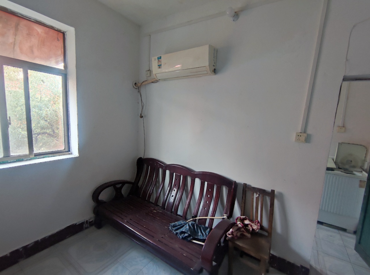 梓园社区(麻纺厂宿舍)  1室1厅1卫    500.0元/月室内图