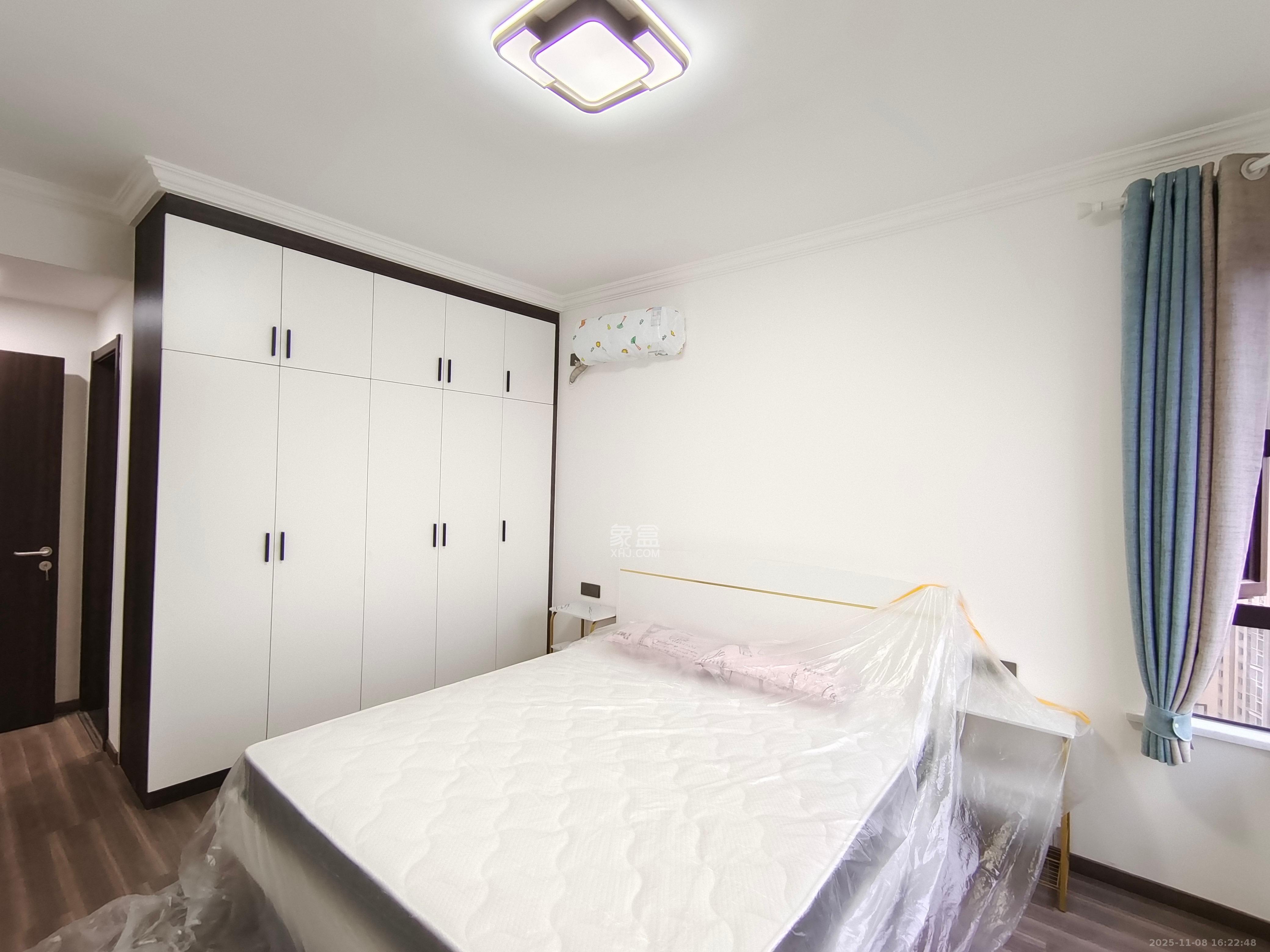 保利大都汇一期、二期  3室2厅1卫    3300.0元/月室内图