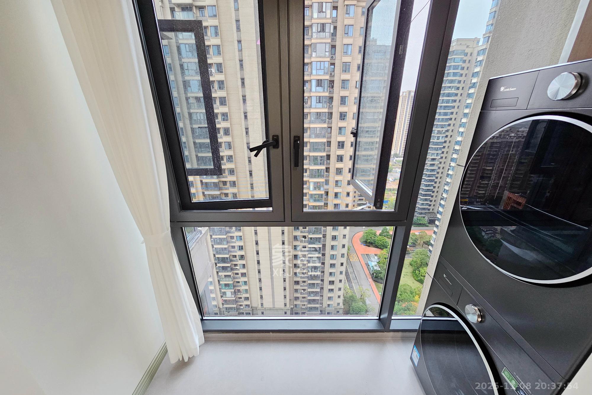 长房东旭国际 4室2厅2卫 198.0万 长房东旭国际 4室2厅2卫 198.0万阳台