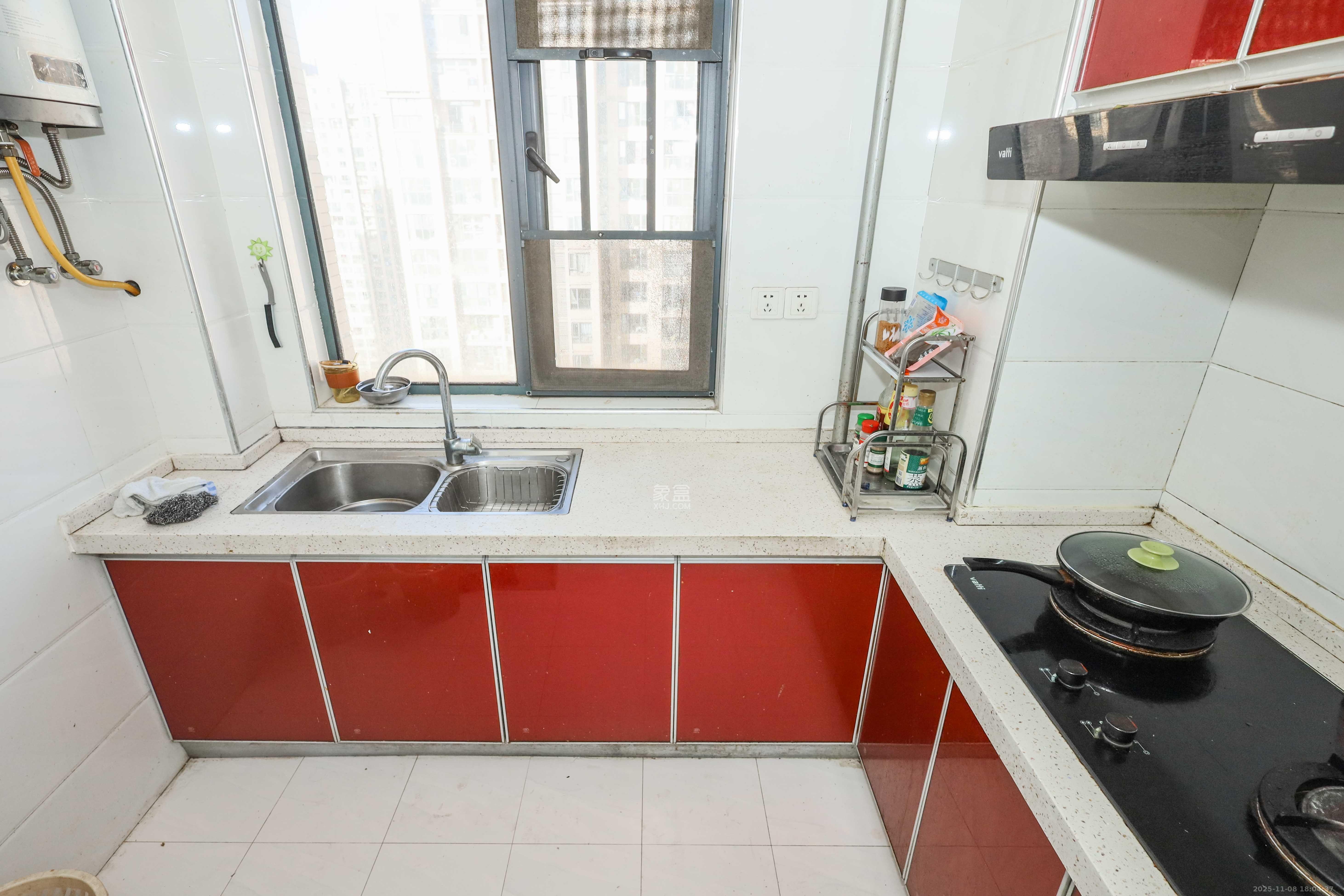 荣盛花语馨苑  3室2厅2卫    2500.0元/月室内图