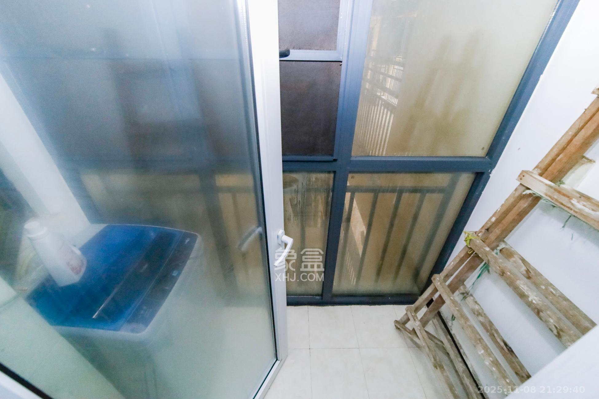 蓝光幸福满庭  3室2厅1卫    67.5万阳台