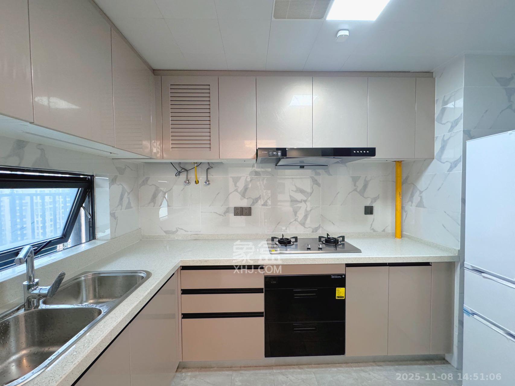 绿地V岛  4室2厅2卫    4700.0元/月室内图