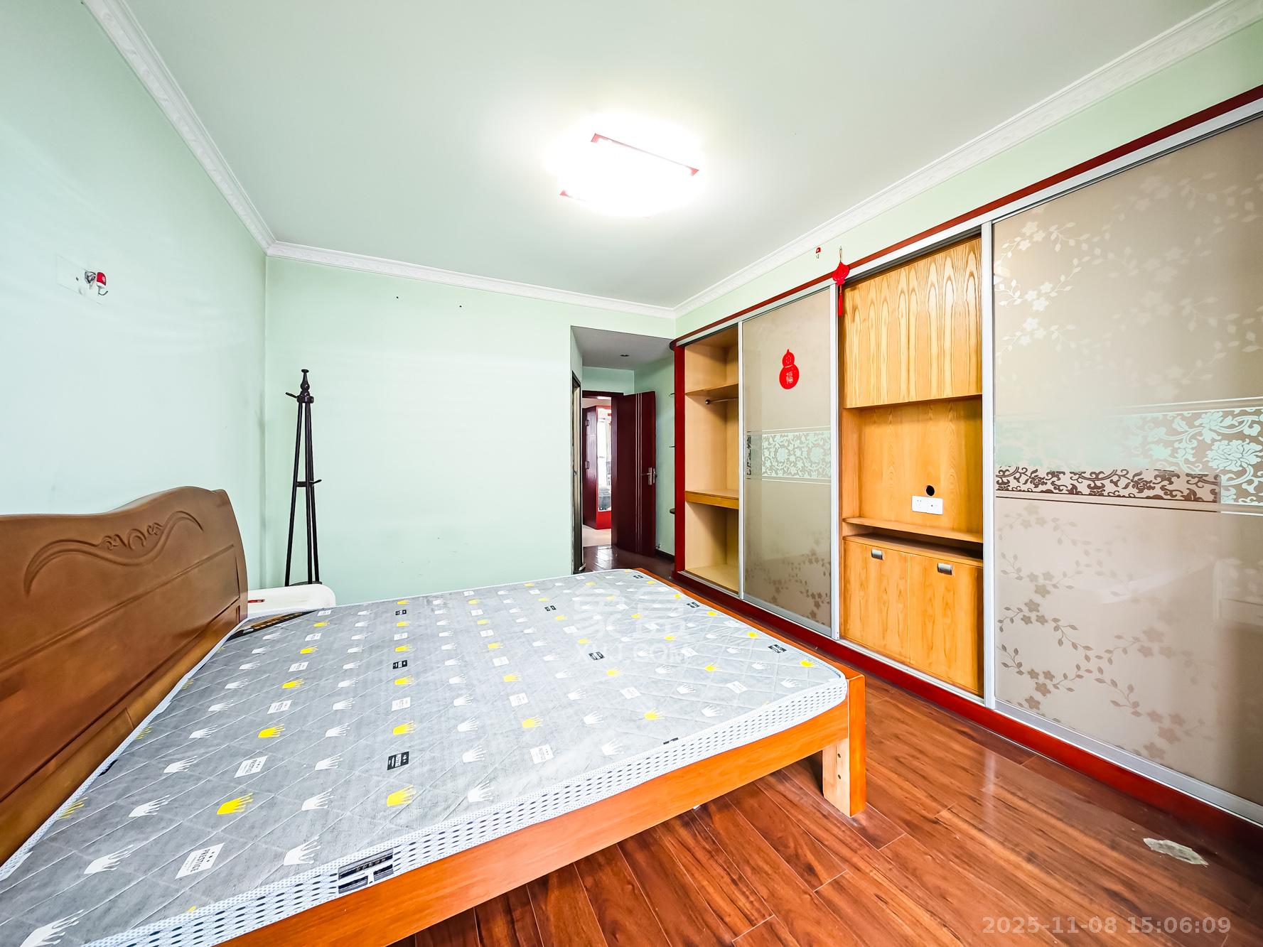 山语城一期  3室2厅2卫    80.0万卧室