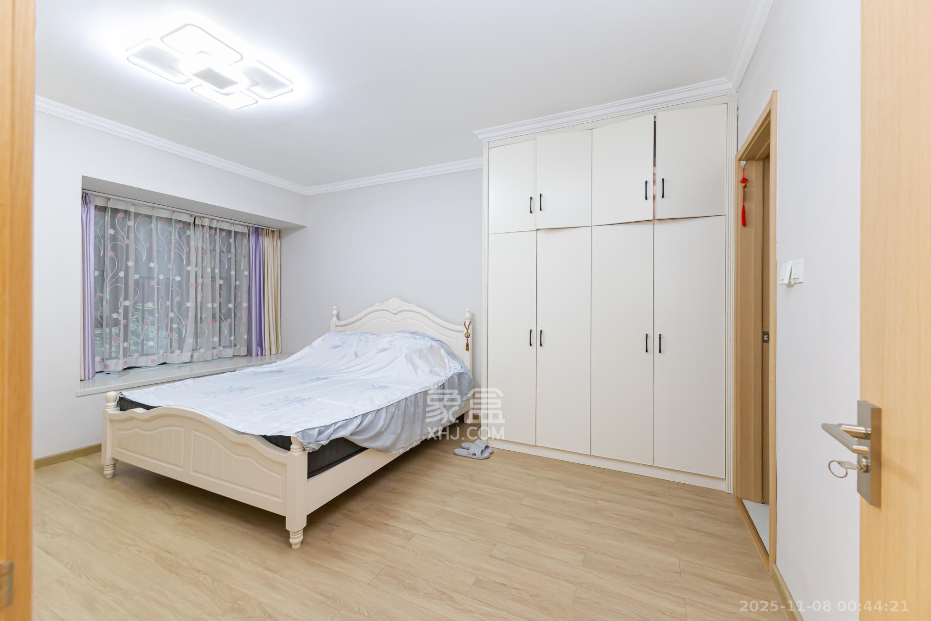 时代倾城二期  4室2厅2卫    78.0万卧室