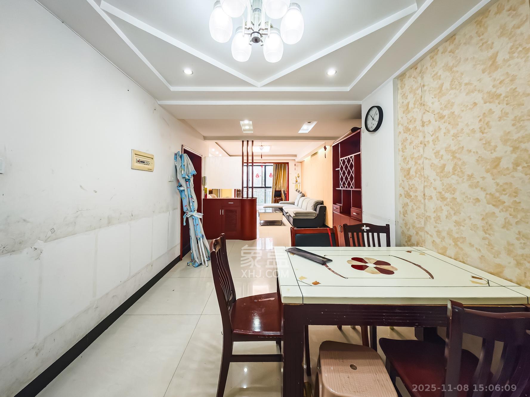 山语城一期  3室2厅2卫    80.0万客厅