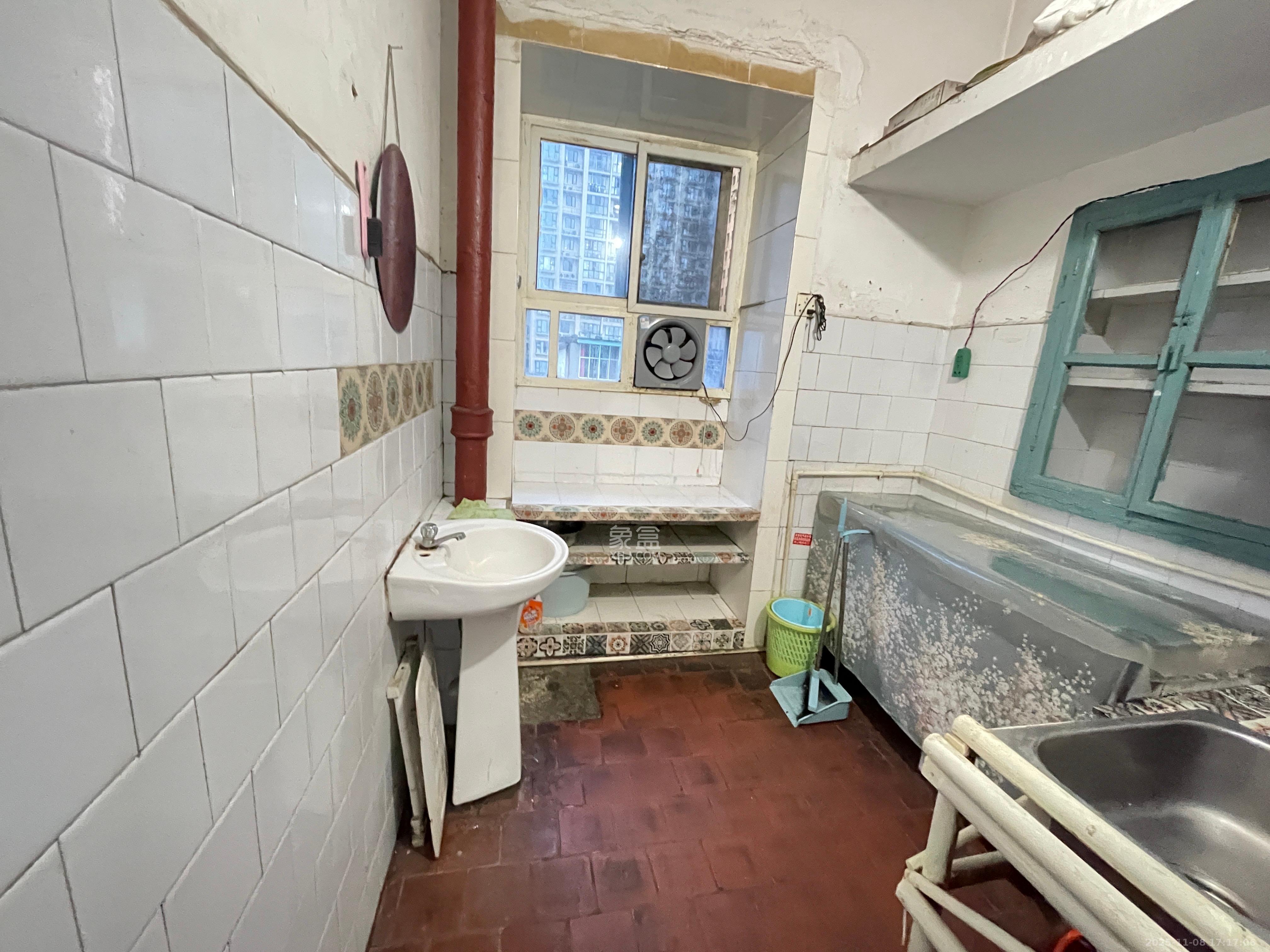 牛婆塘社区  1室1厅1卫    1100.0元/月室内图