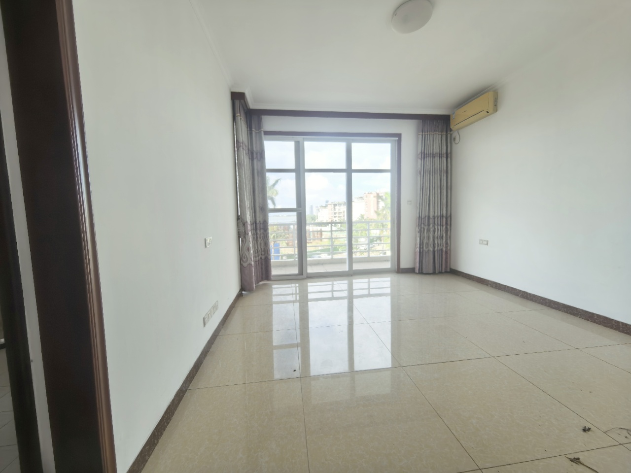 阳光经典 4室2厅3卫 480.0万 阳光经典 4室2厅3卫 480.0万室内图