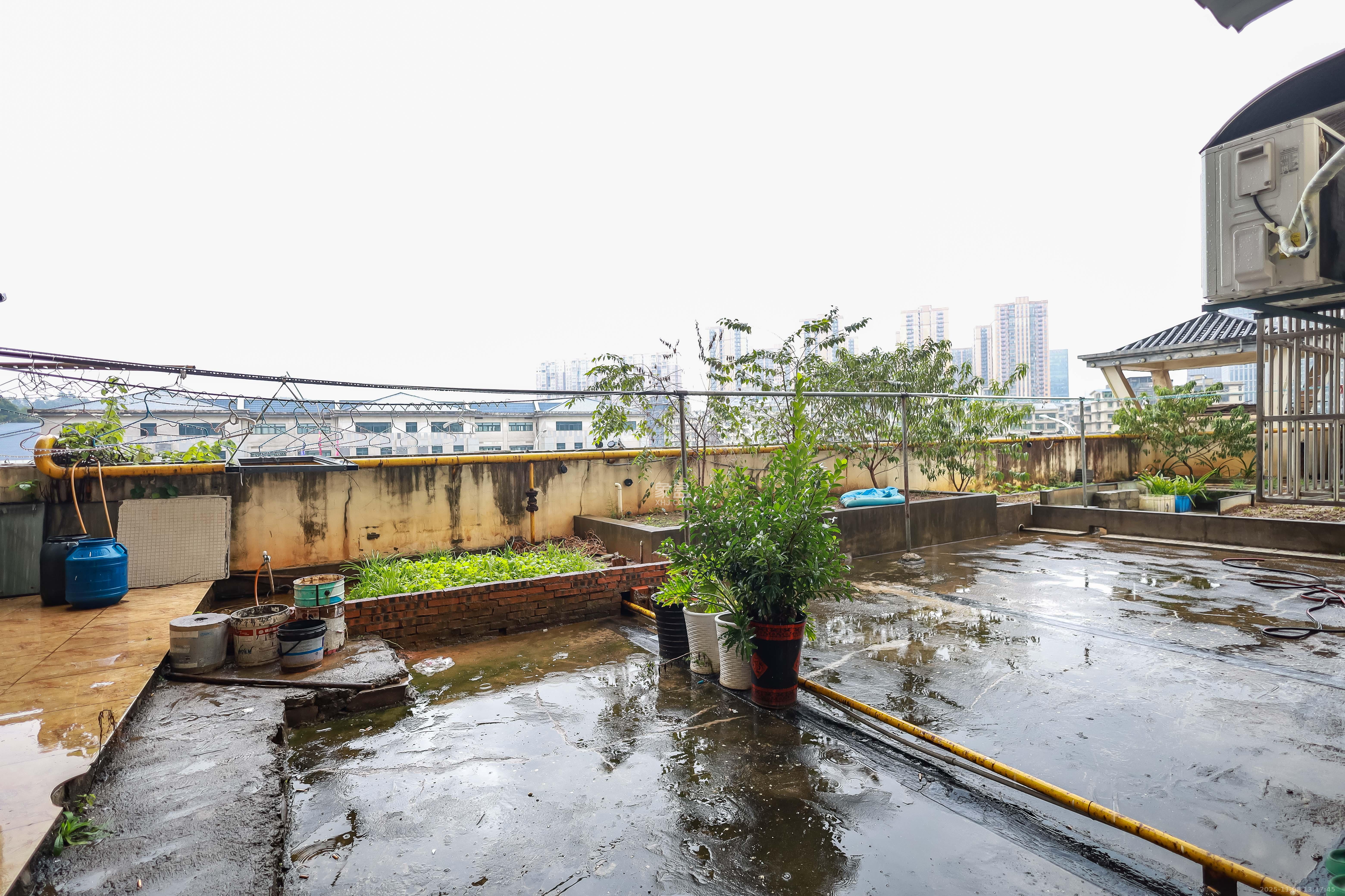 金科东方大院三四期  2室1厅1卫    58.0万阳台