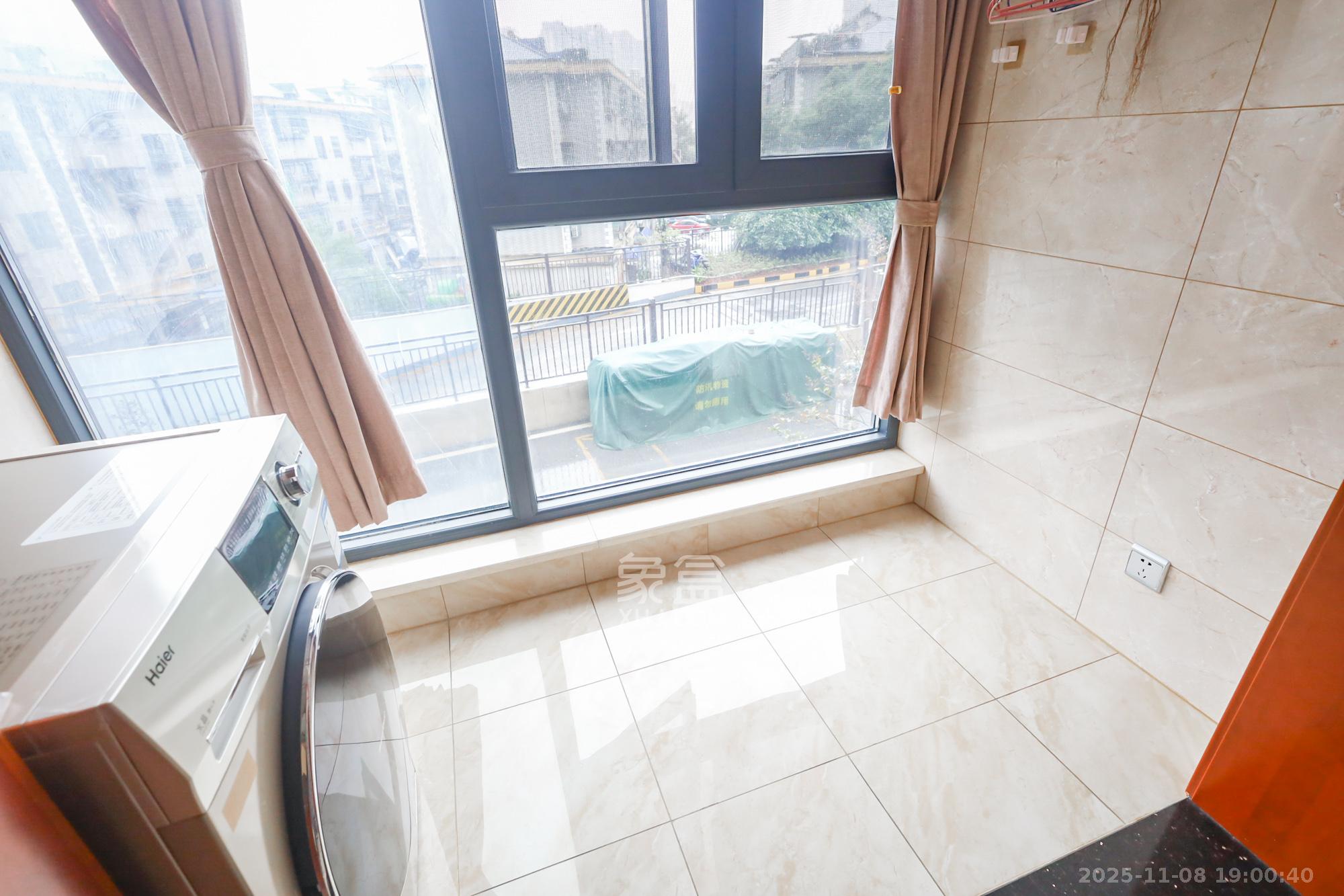 万科里金域国际 4室2厅2卫 248.0万 万科里金域国际 4室2厅2卫 248.0万阳台