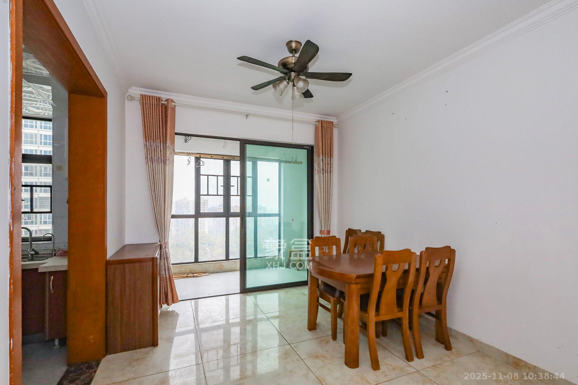 滨江一号(丰泰花园) 3室2厅2卫 2700.0元/月 滨江一号(丰泰花园) 3室2厅2卫 2700.0元/月室内图