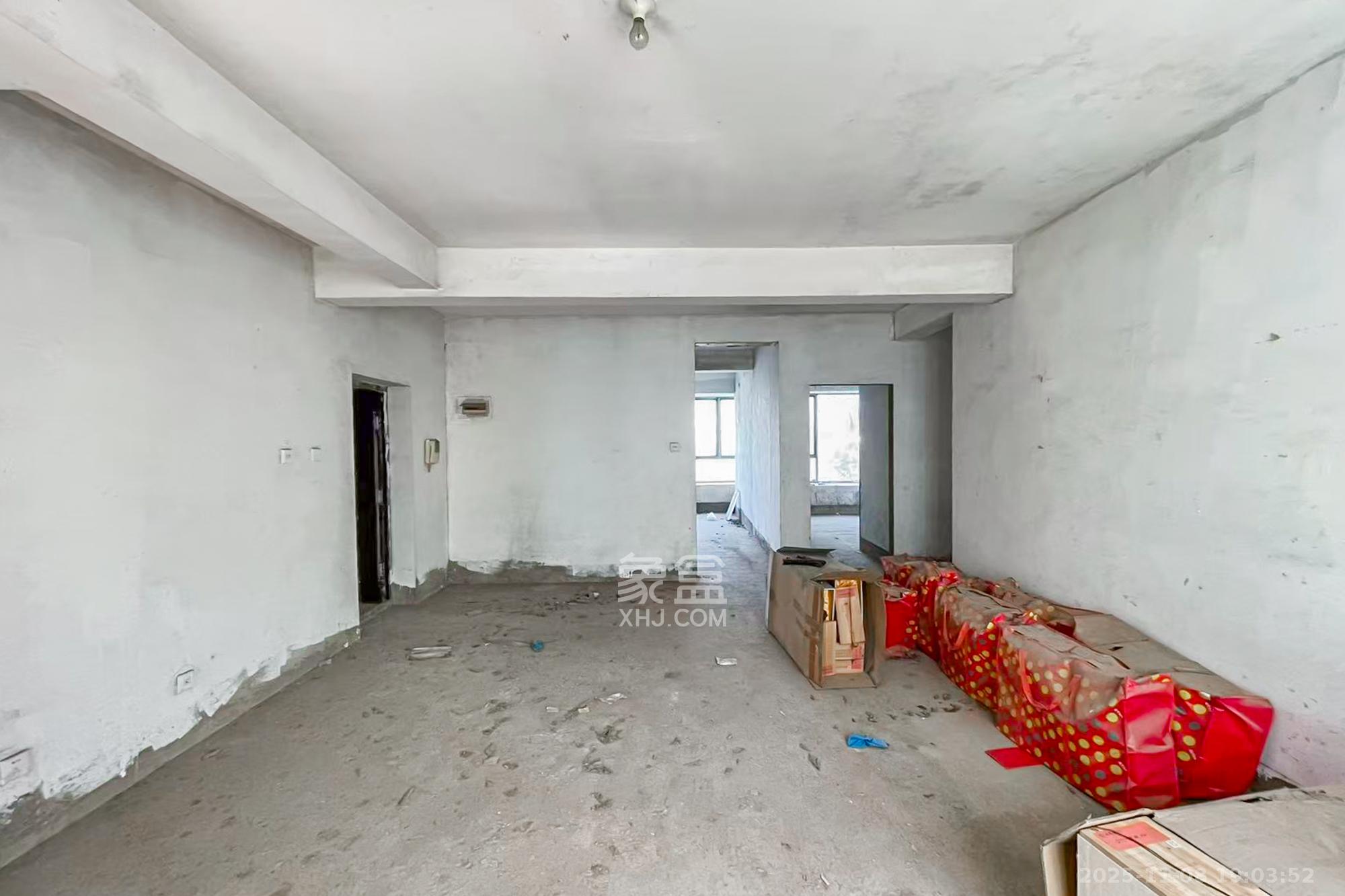 金色山庄 4室2厅2卫 150.0万 金色山庄 4室2厅2卫 150.0万其他