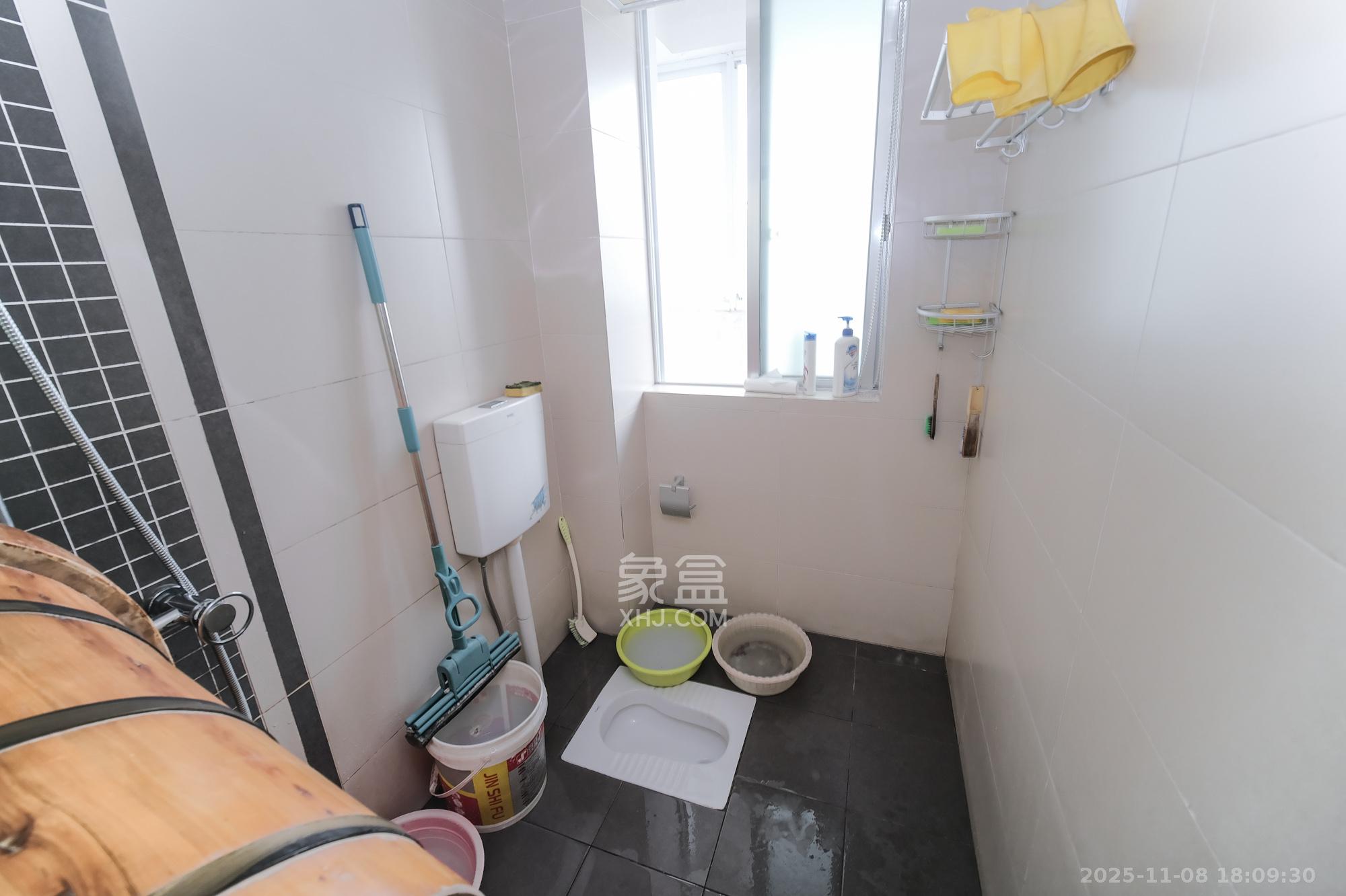 红树湾  3室2厅2卫    64.0万卫生间