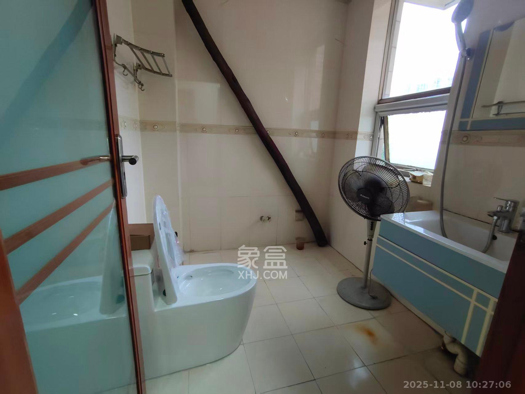 芙蓉公寓  4室2厅2卫    2800.0元/月