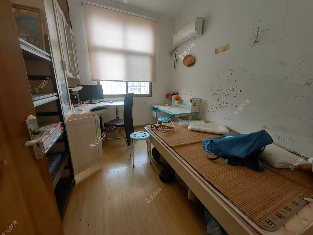 三元大市场  3室2厅2卫    35.8万客厅