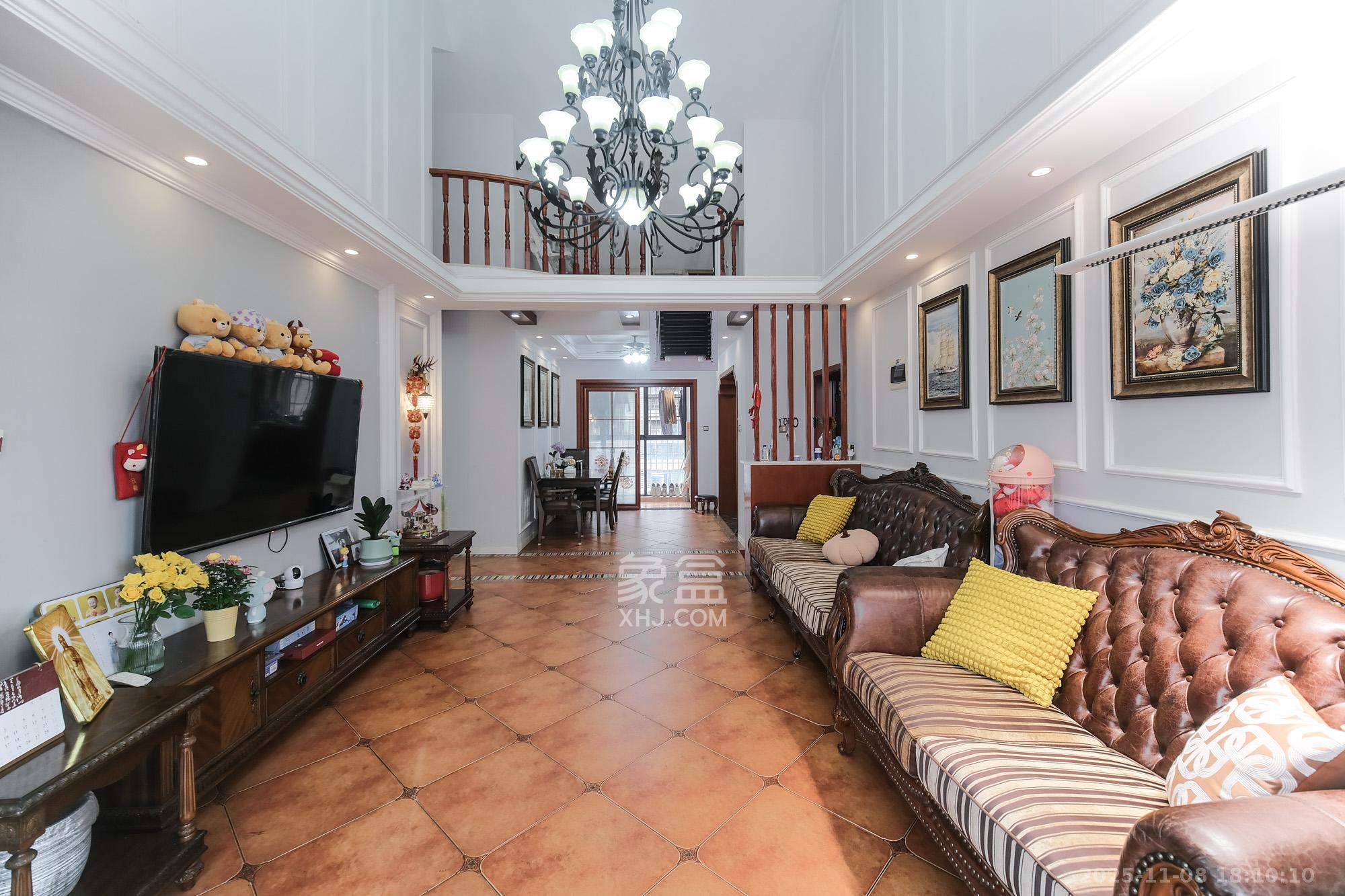 山水湾  3室2厅2卫    70.0万客厅