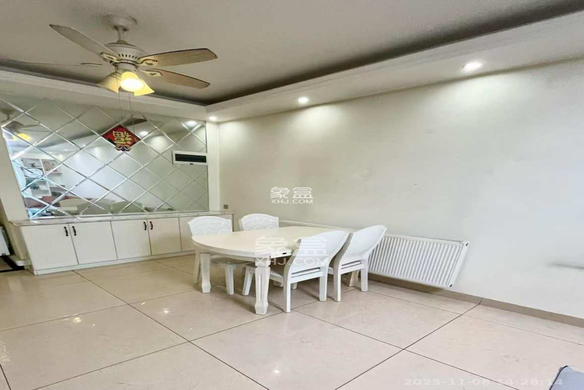 新城新世界一二三期 1室2厅1卫 2500.0元/月 新城新世界一二三期 1室2厅1卫 2500.0元/月室内图