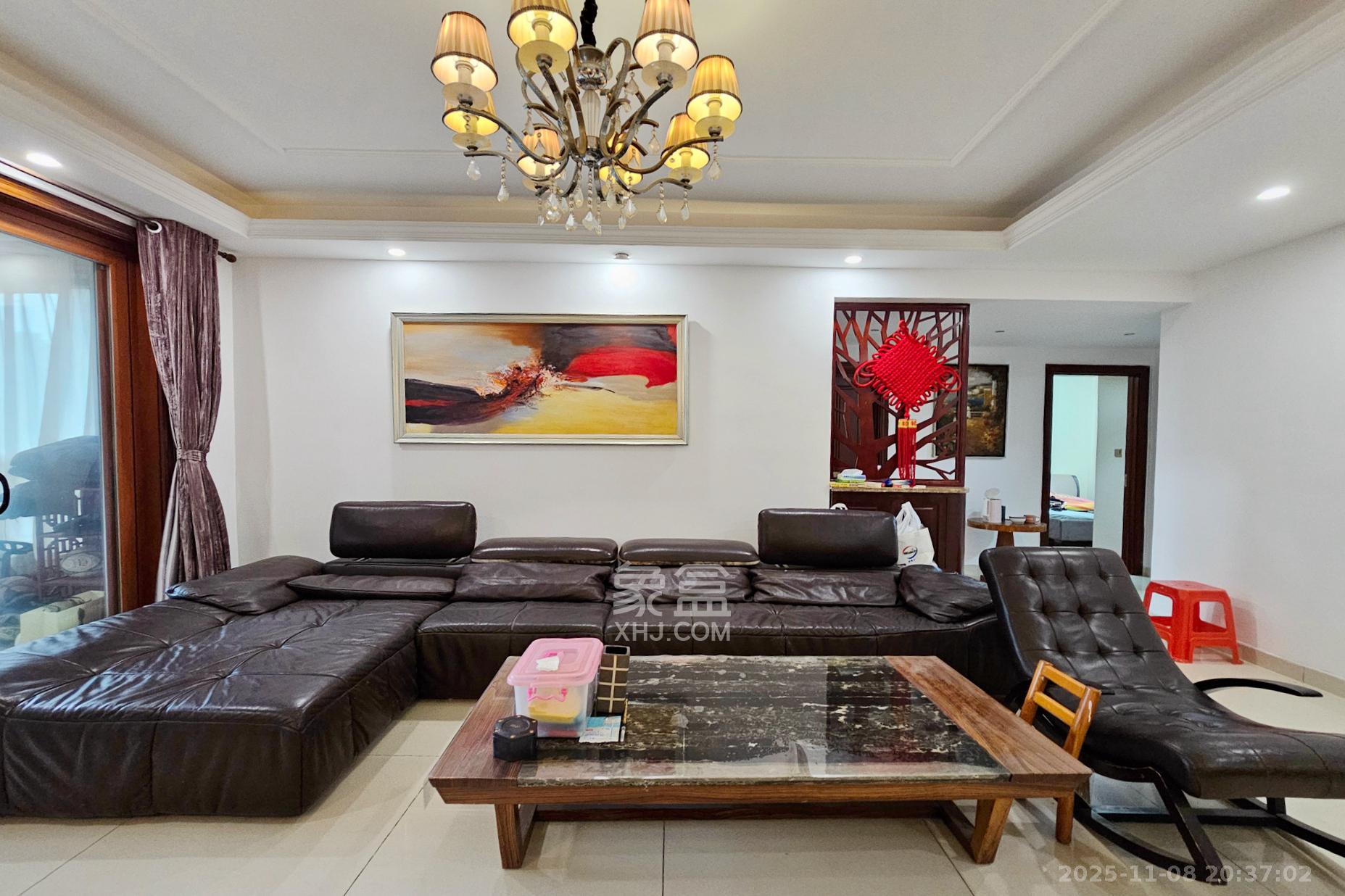 融科檀香山（融科紫檀、香山国际）  4室2厅2卫    188.0万客厅