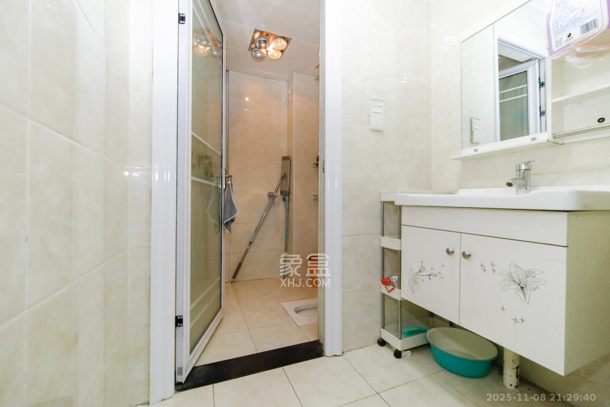 蓝光幸福满庭  3室2厅1卫    67.5万卫生间