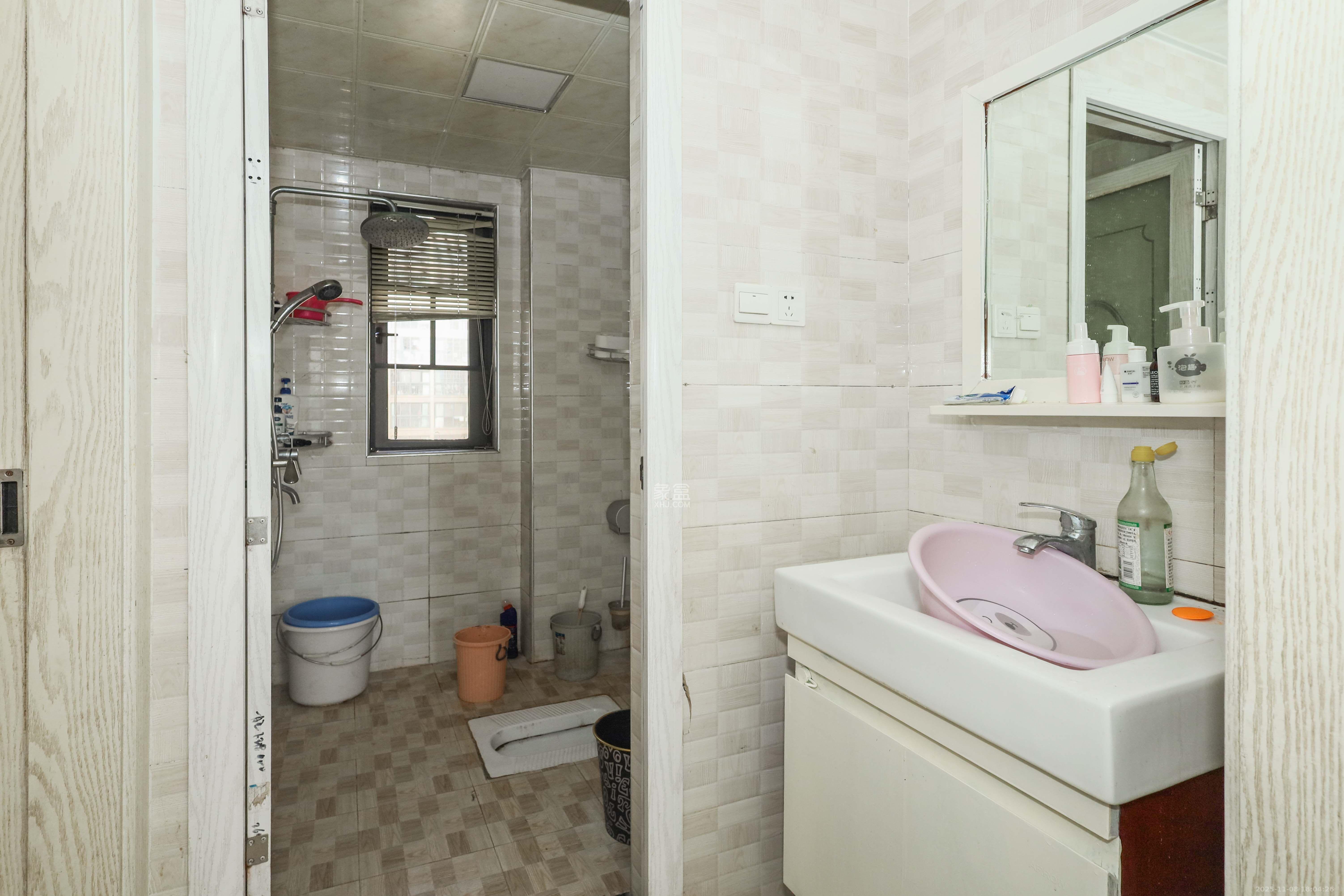 荣盛花语馨苑 3室2厅2卫 2500.0元/月 荣盛花语馨苑 3室2厅2卫 2500.0元/月室内图