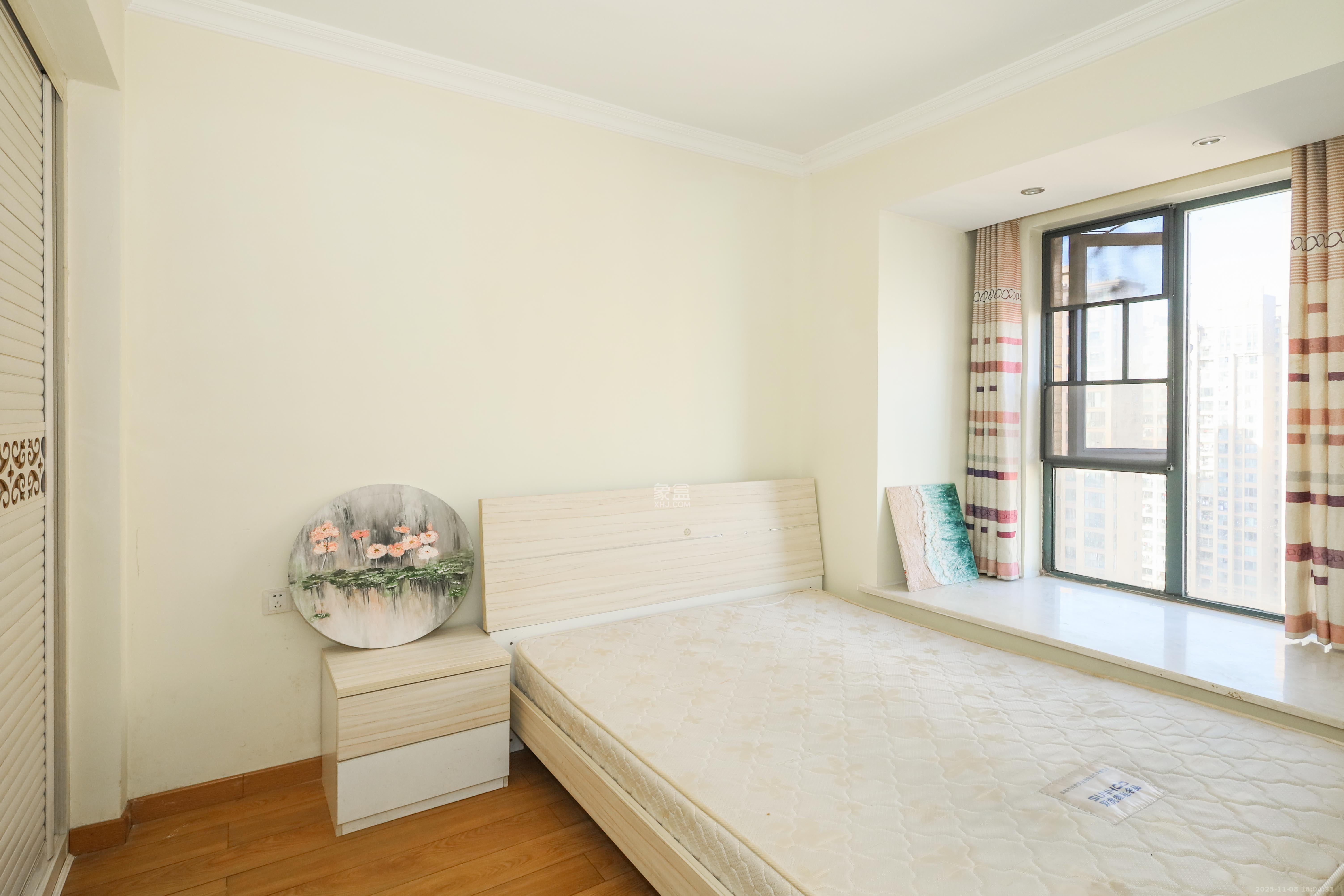 荣盛花语馨苑 3室2厅2卫 2500.0元/月 荣盛花语馨苑 3室2厅2卫 2500.0元/月室内图