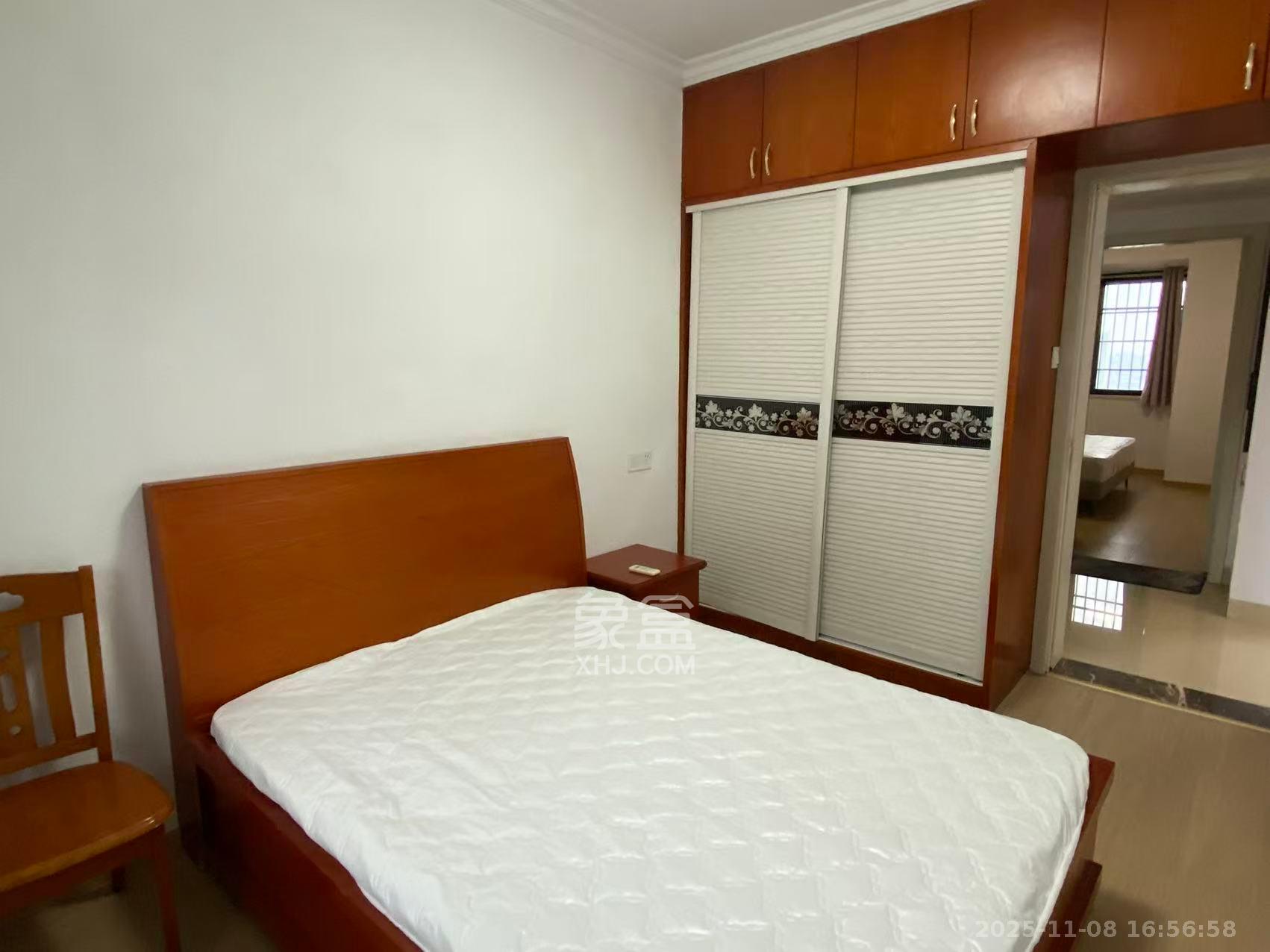 新城国际花都  3室2厅1卫    1700.0元/月室内图