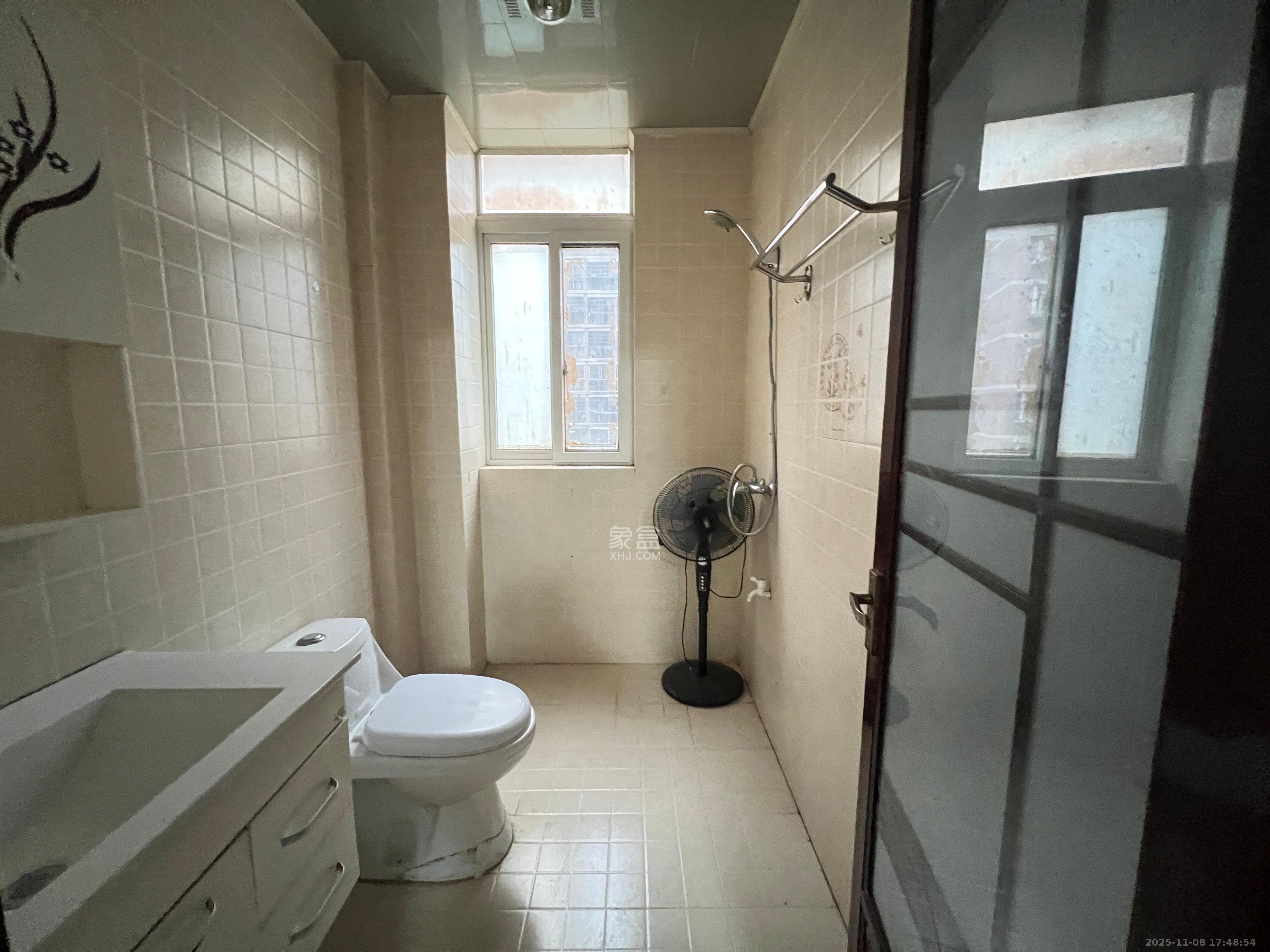 星城国际  3室2厅2卫    1700.0元/月室内图