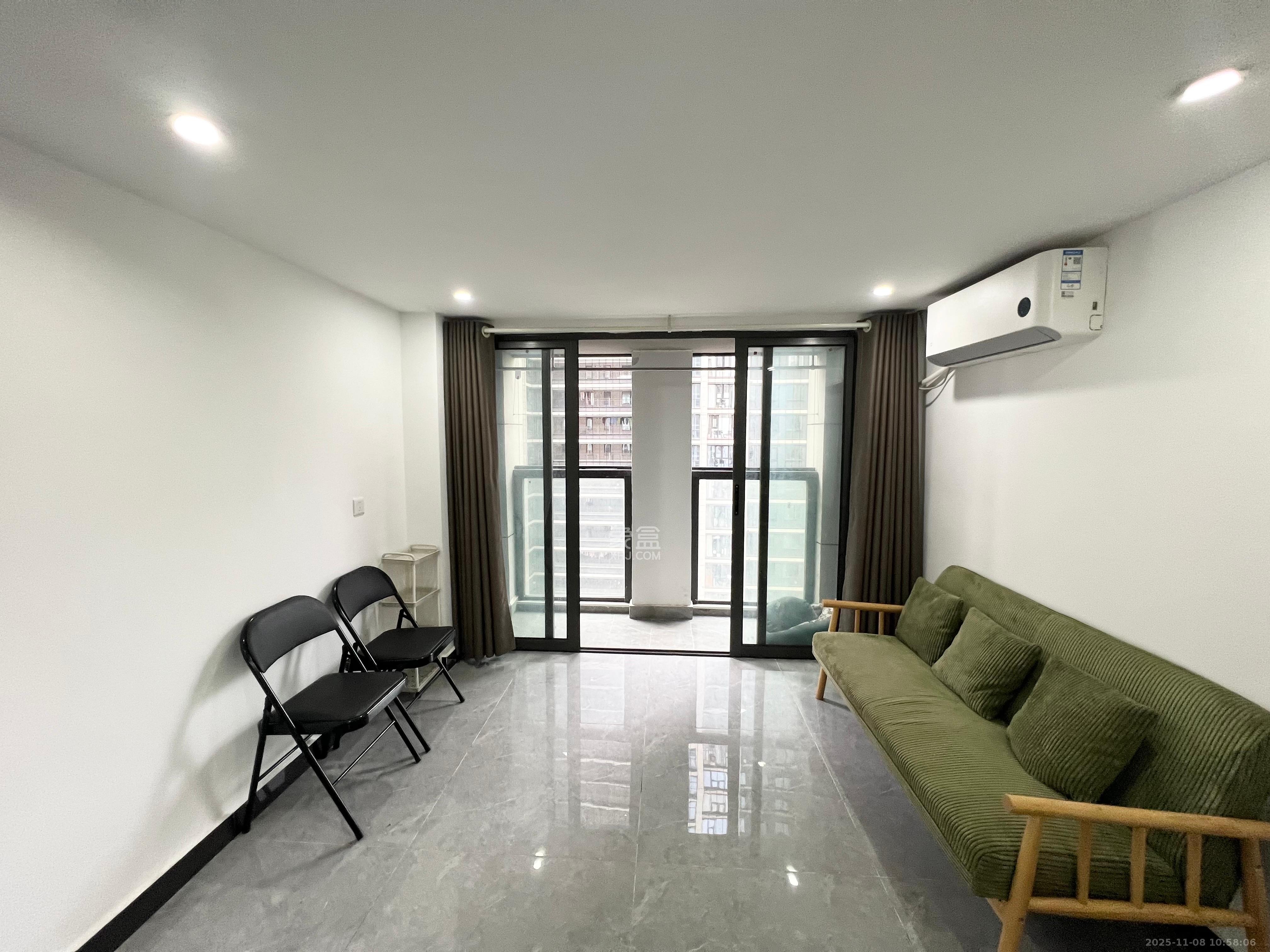 中交广场公寓  2室1厅1卫    2100.0元/月