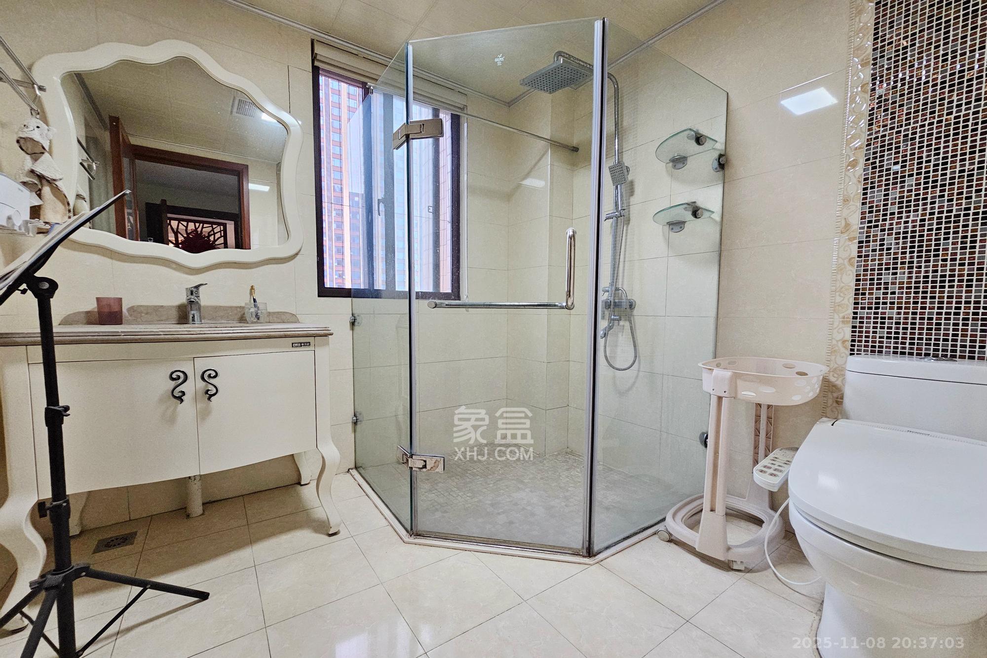 融科檀香山（融科紫檀、香山国际）  4室2厅2卫    188.0万卫生间